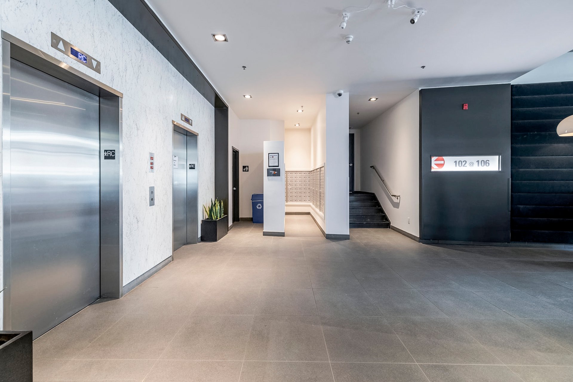 950 Rue Notre-Dame O. — photo 2