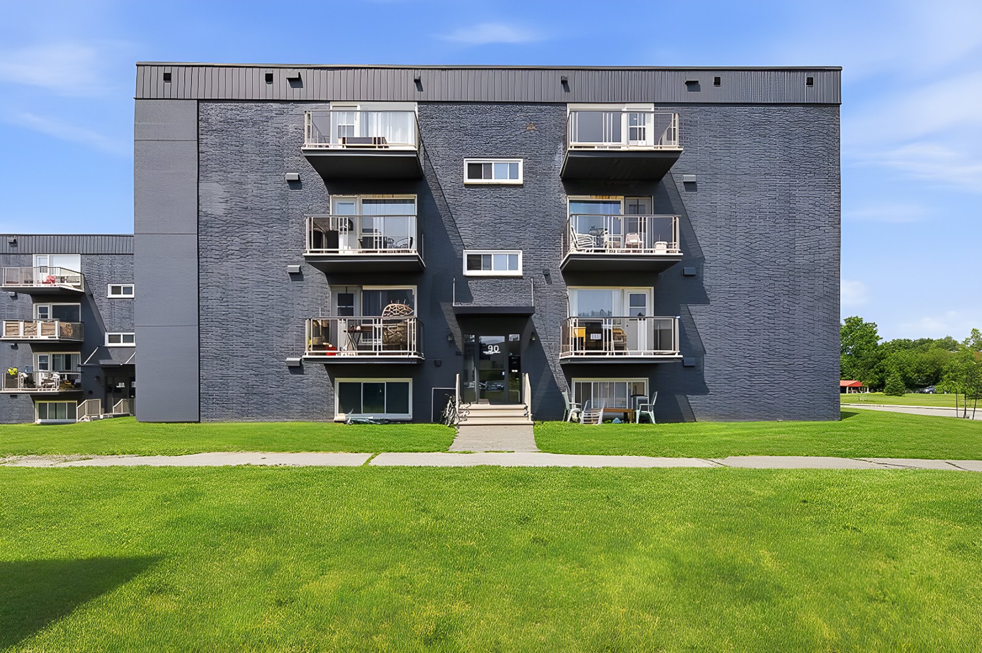 90 Rue Front — photo 1