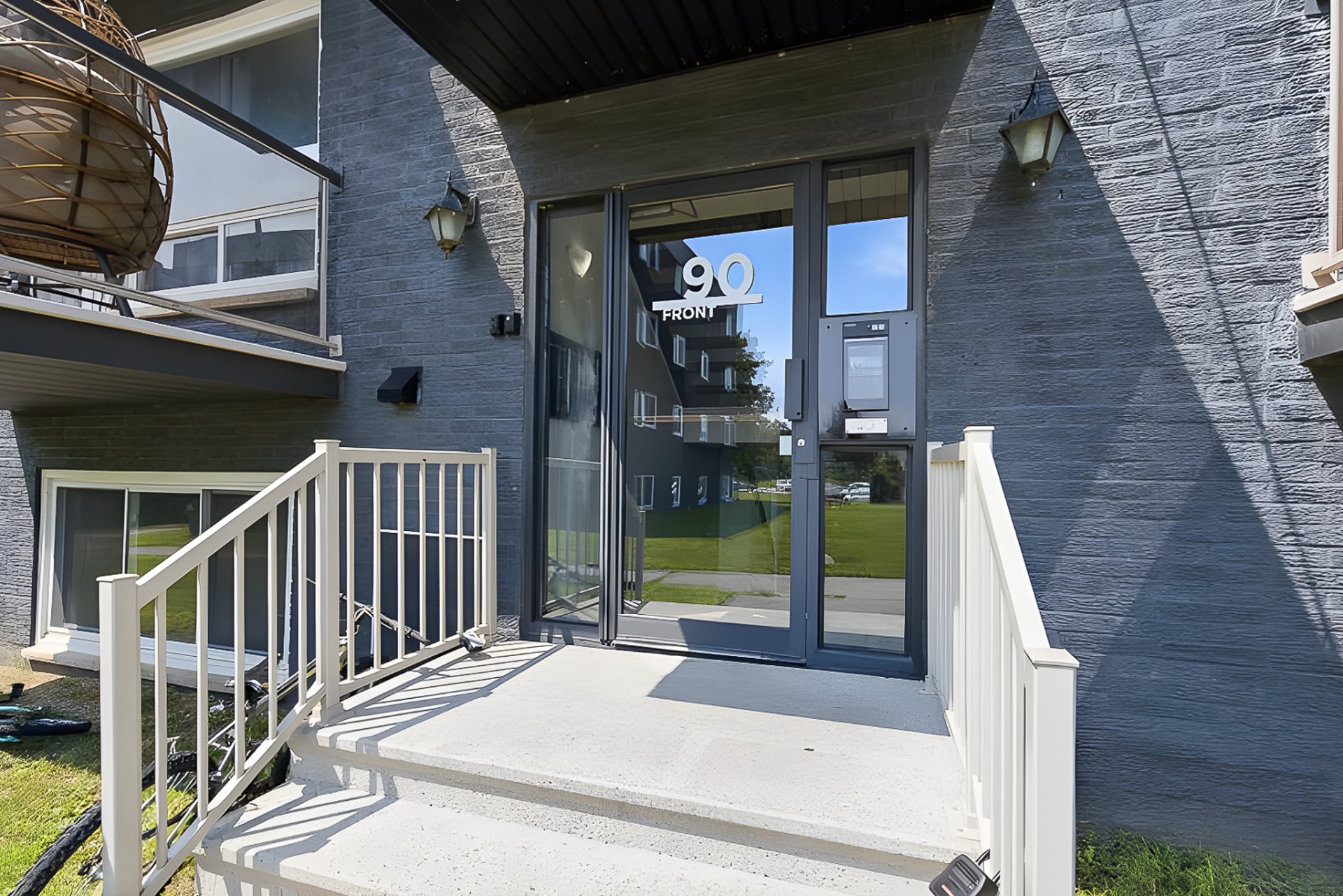 90 Rue Front — photo 2