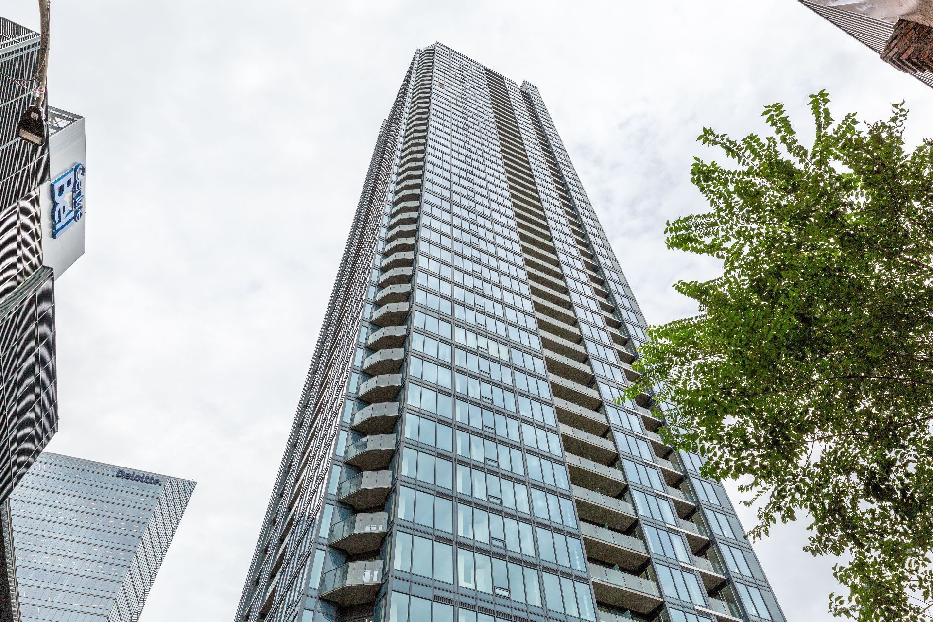 1288 Rue St-Antoine O. — photo 1
