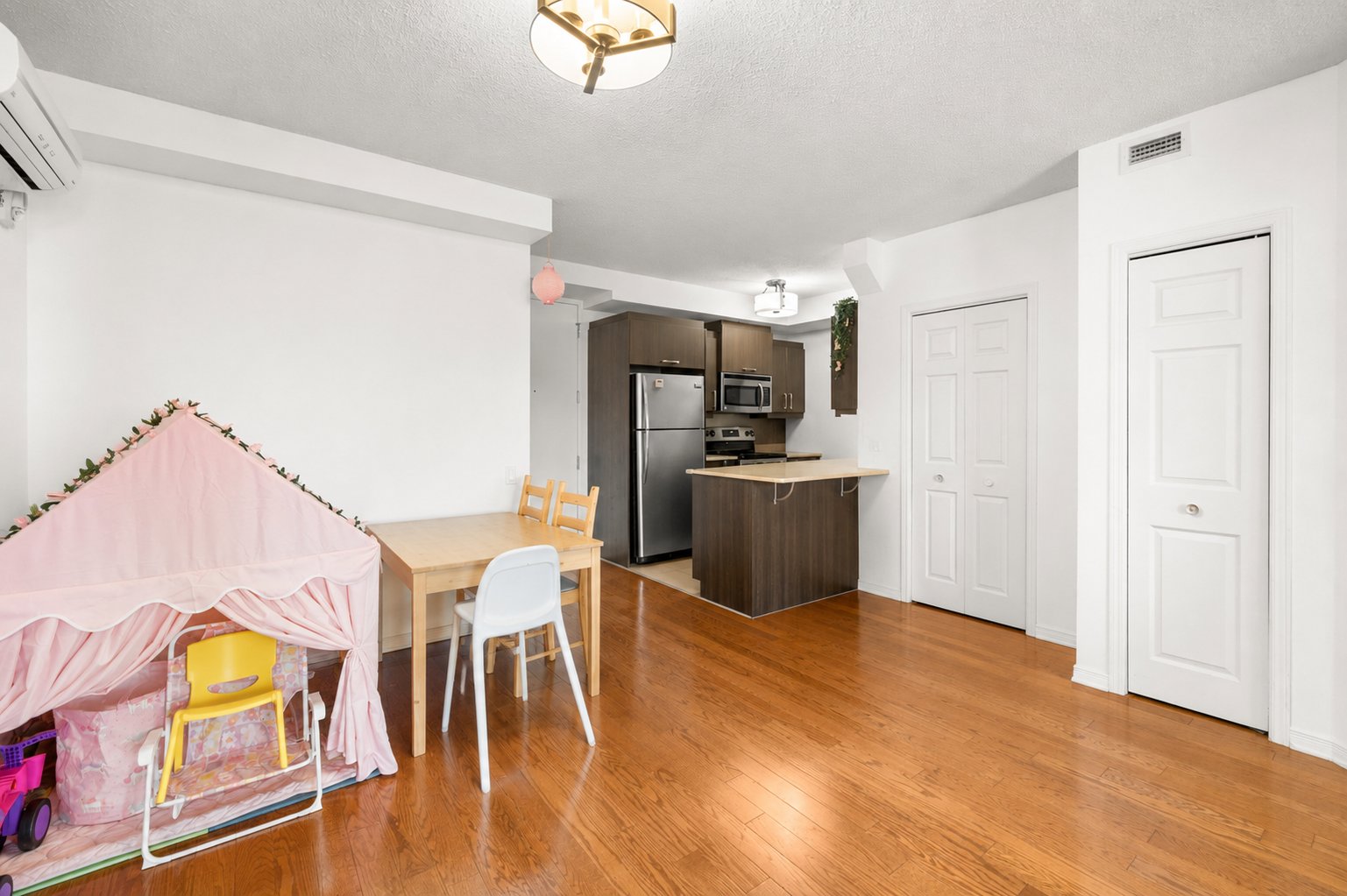 4975 Rue Jean-Talon O. — photo 3