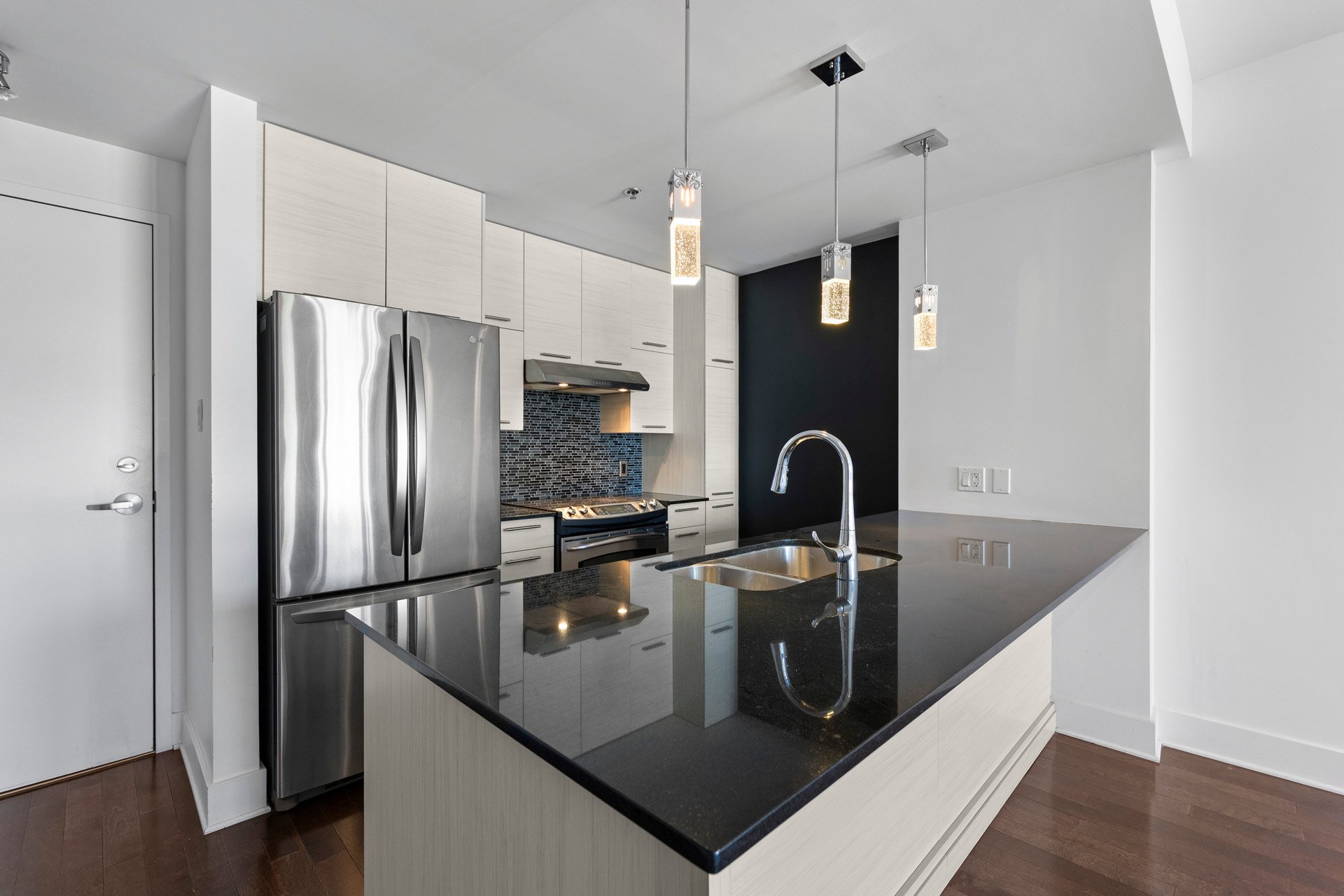 2285 Av. Ekers — photo 3