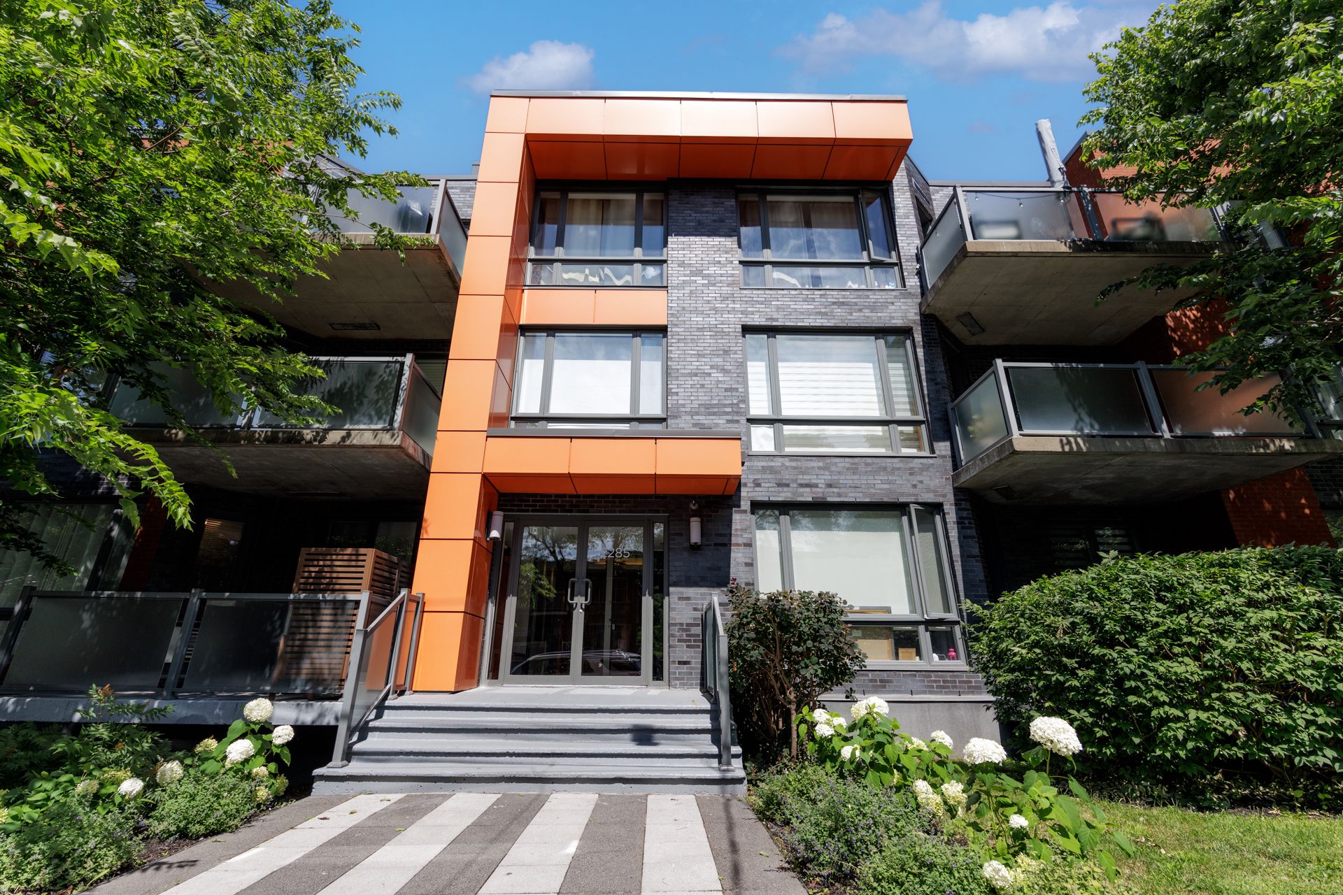 2285 Av. Ekers — photo 1