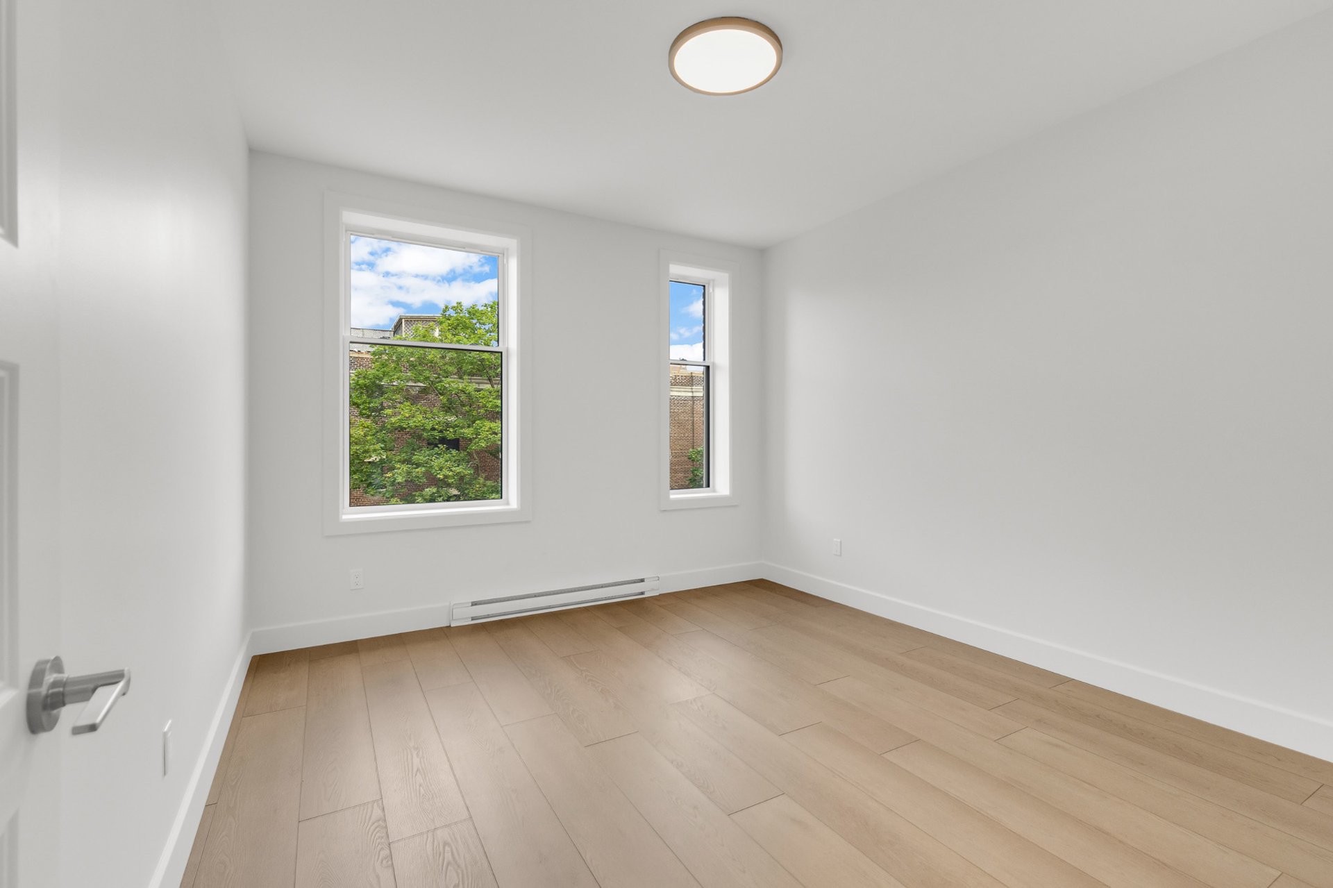 4556 Rue Ste-Catherine O. — photo 3