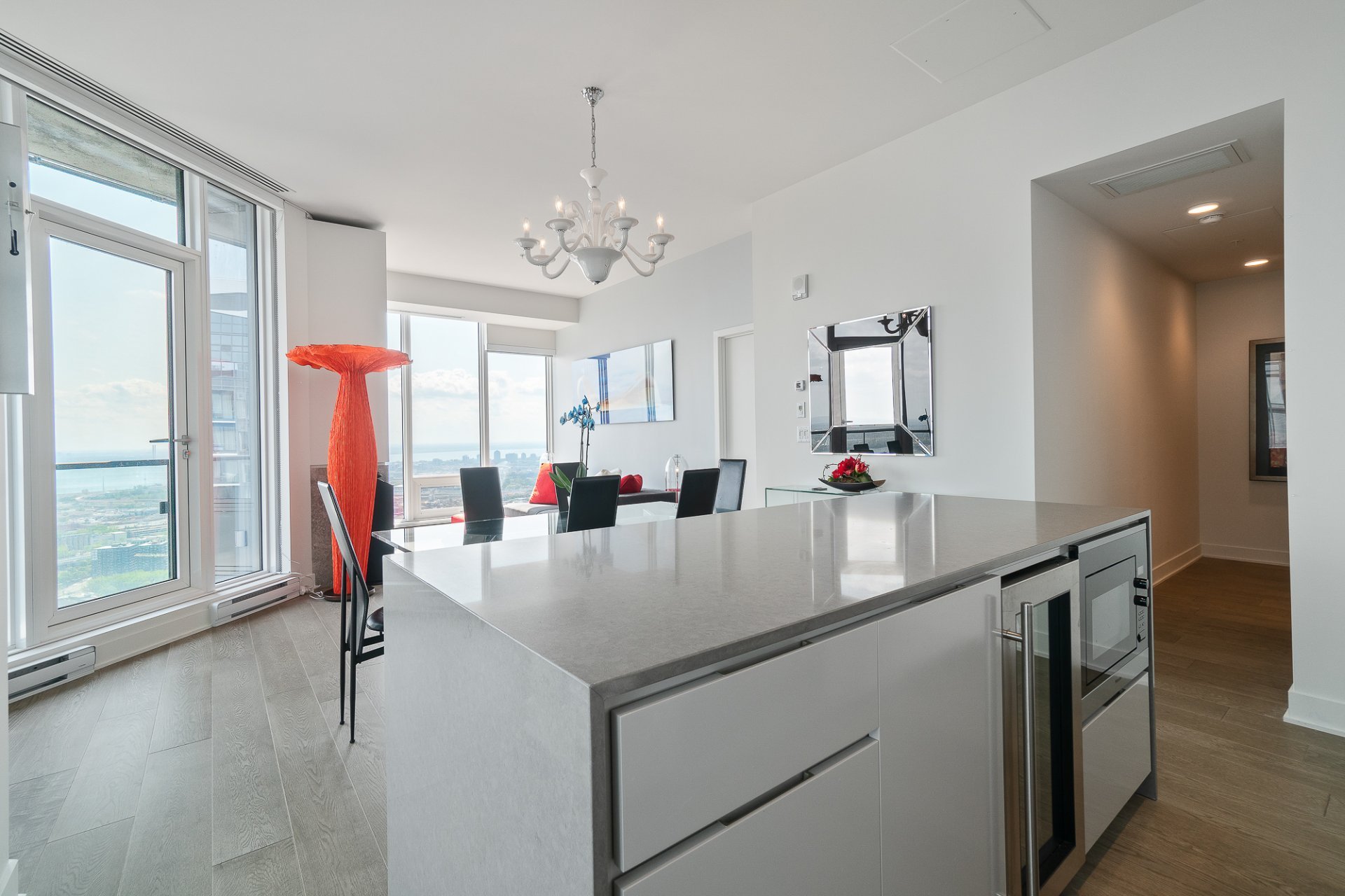 1288 Rue St-Antoine O. — photo 3