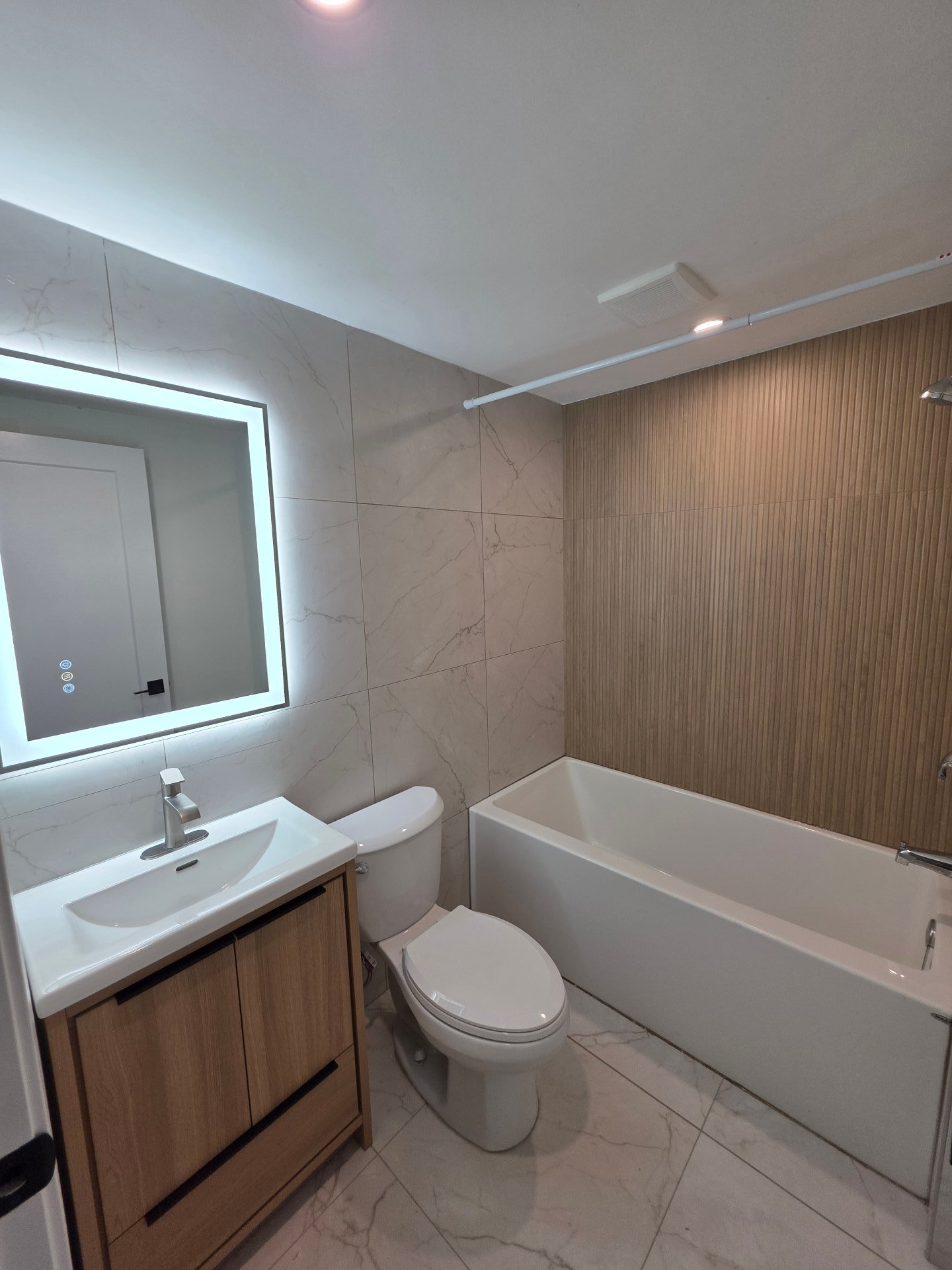 216 Rue Lawrence — photo 1