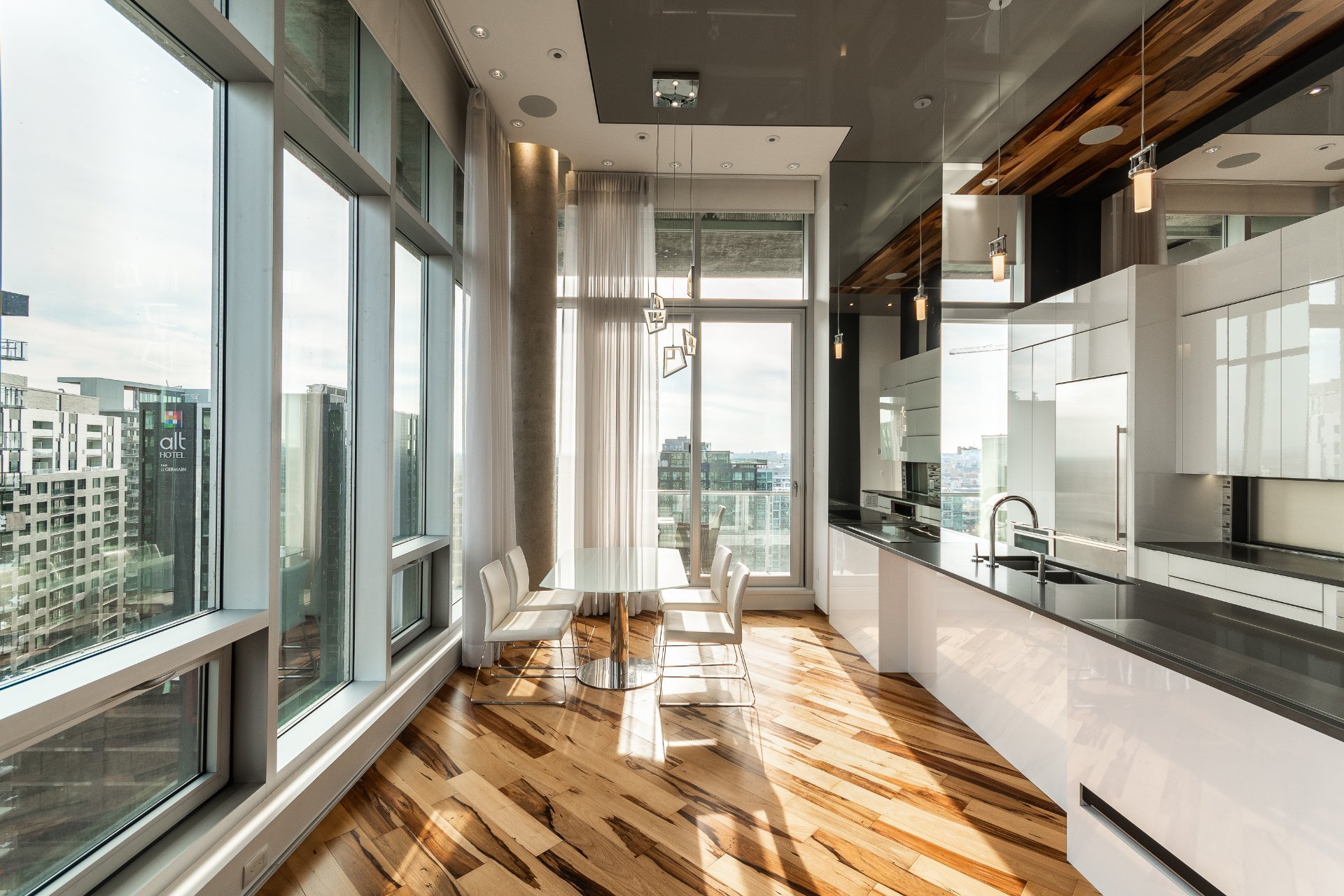 1045 Rue Wellington — photo 3
