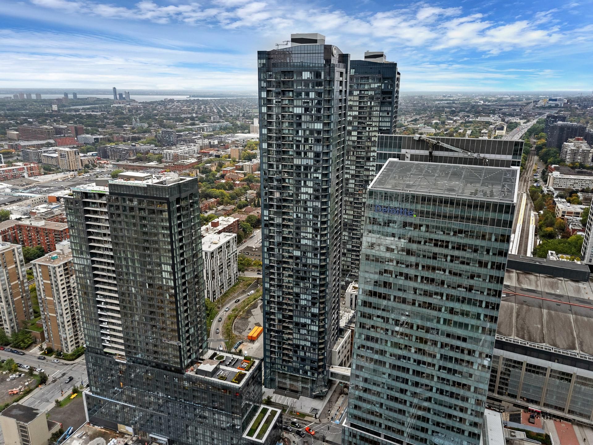1188 Rue St-Antoine O. — photo 1