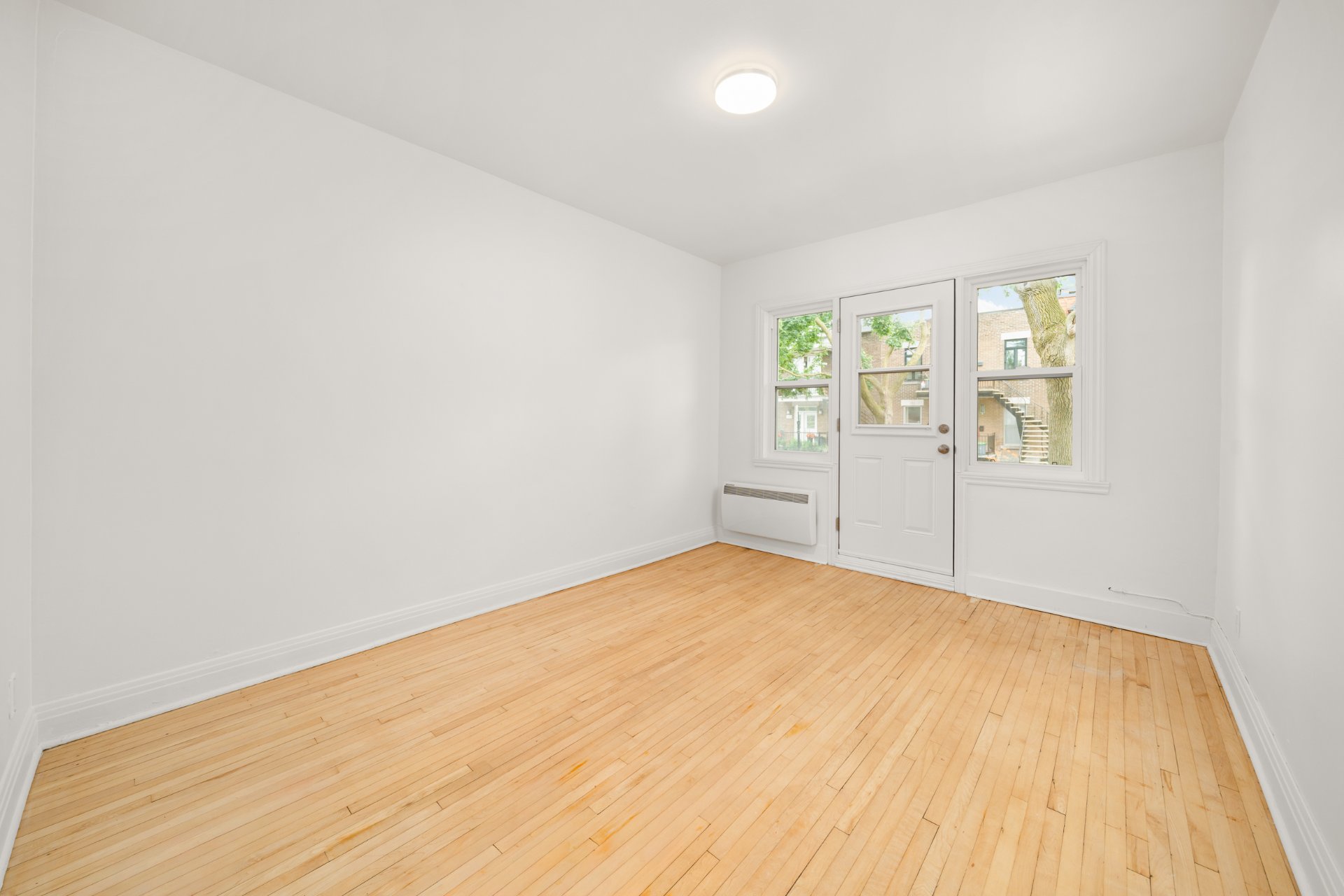 5491 Av. Jeanne-d'Arc — photo 2
