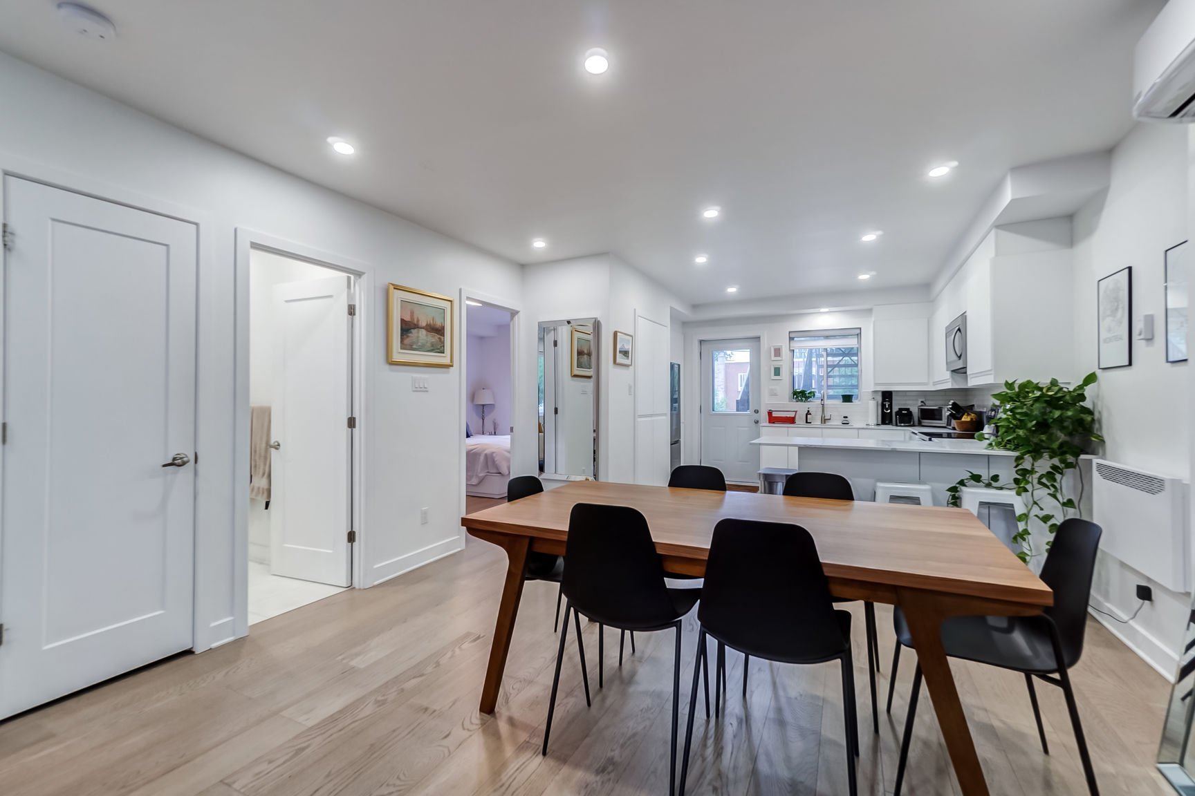 7631 Rue De La Roche — photo 3