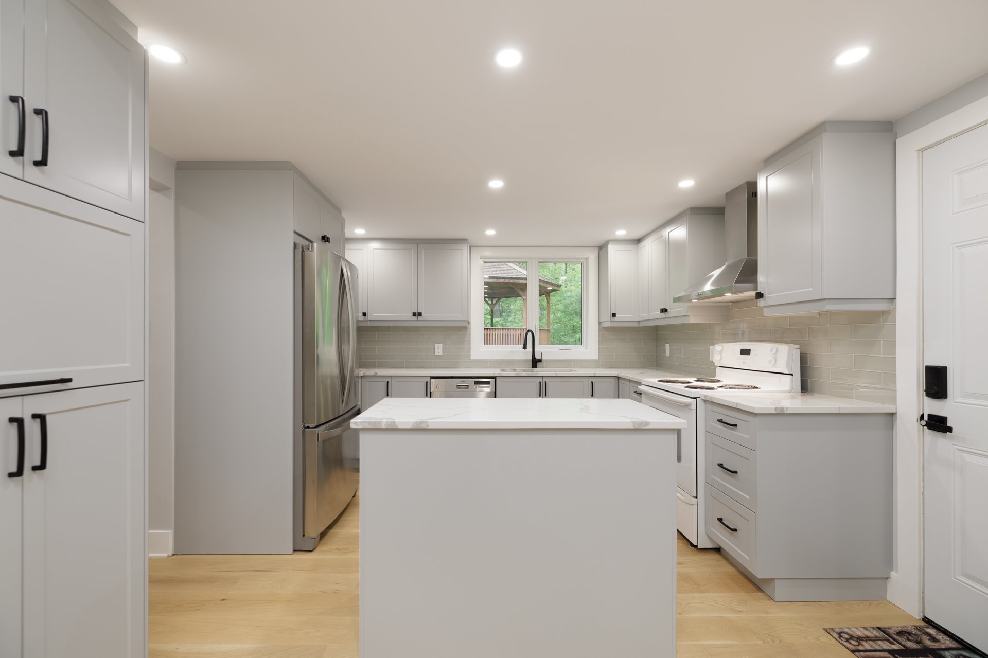 2404 Place Jubilee — photo 3