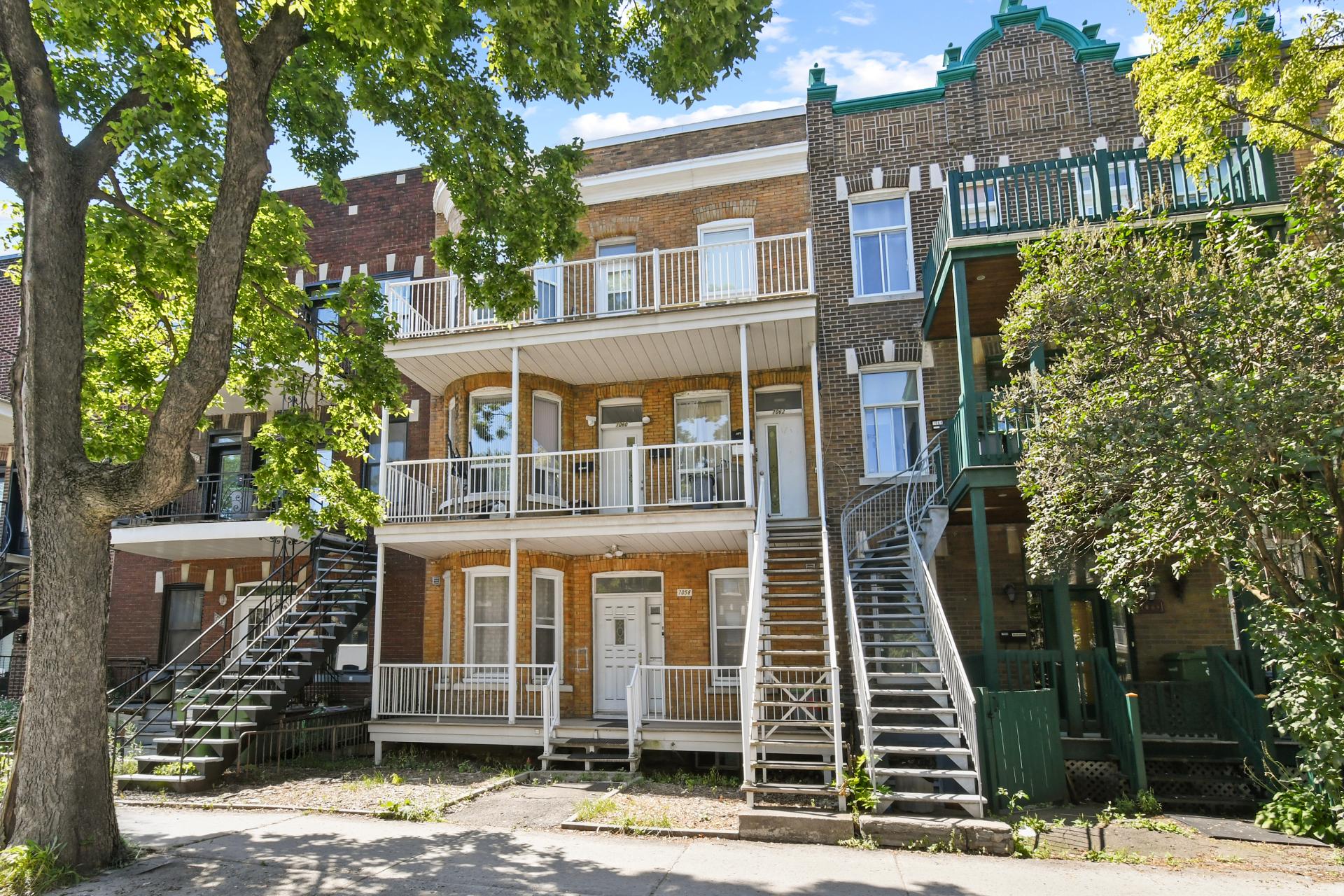 7062 Rue St-Denis — photo 1