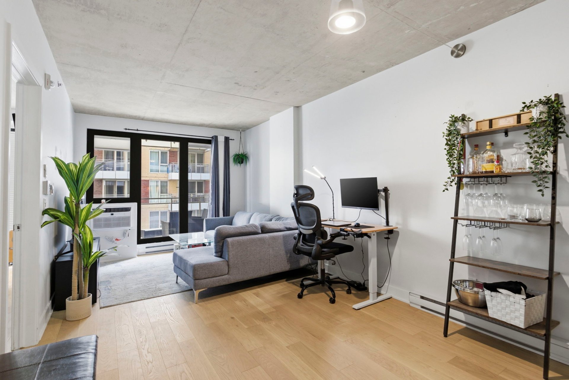 1010 Rue William — photo 3