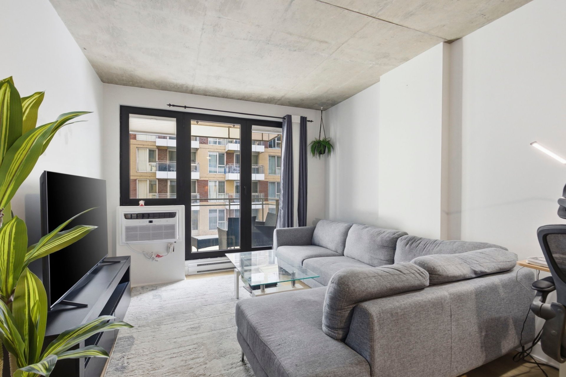 1010 Rue William — photo 1
