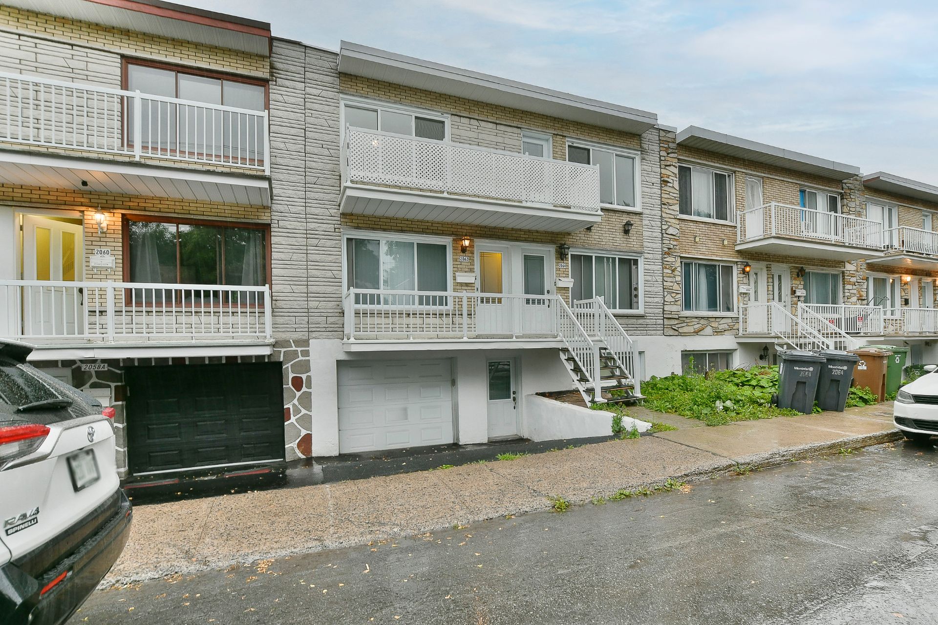 2062 Rue Bossuet — photo 1