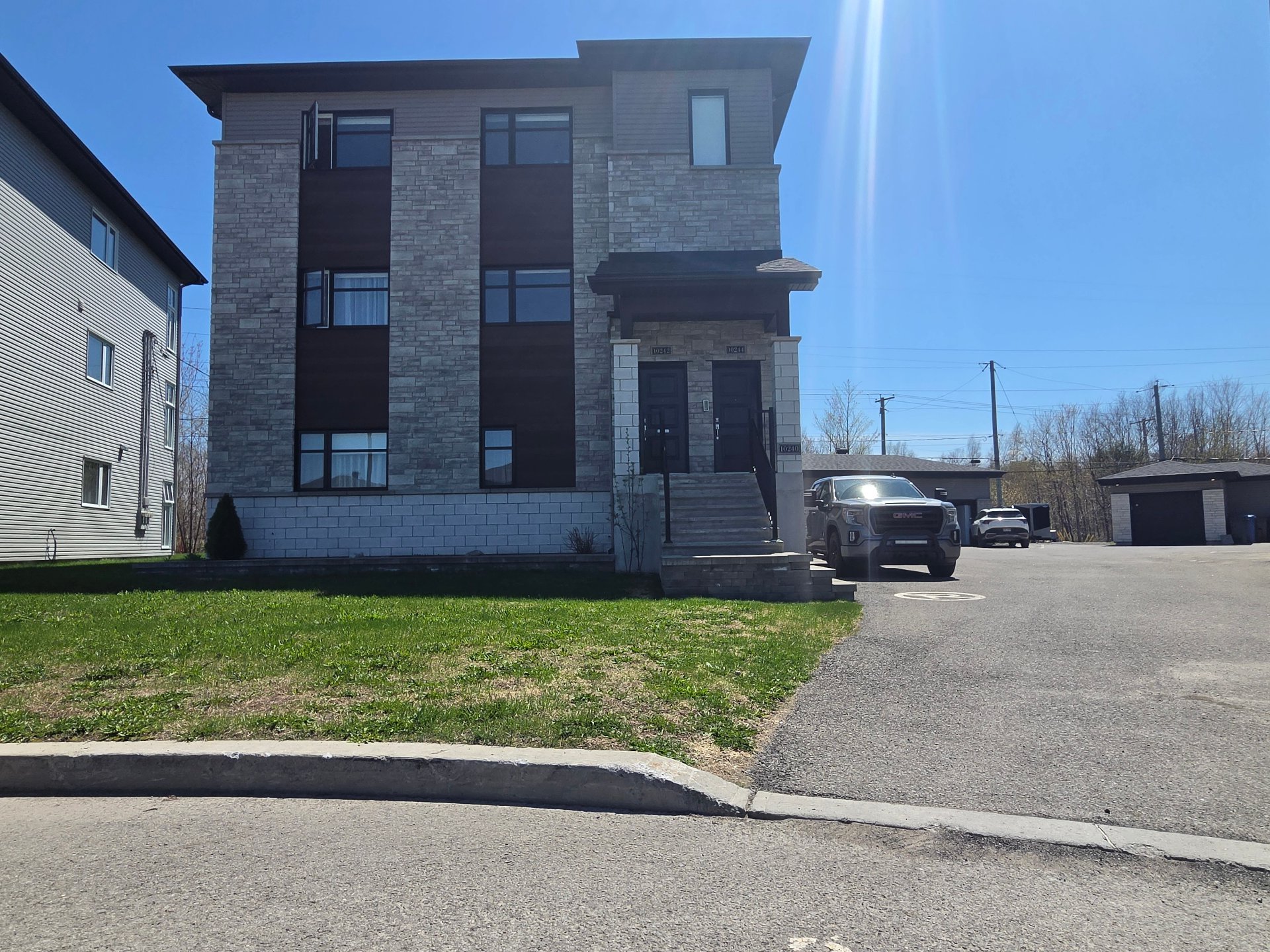 10244 Rue du Beaujolais — photo 1