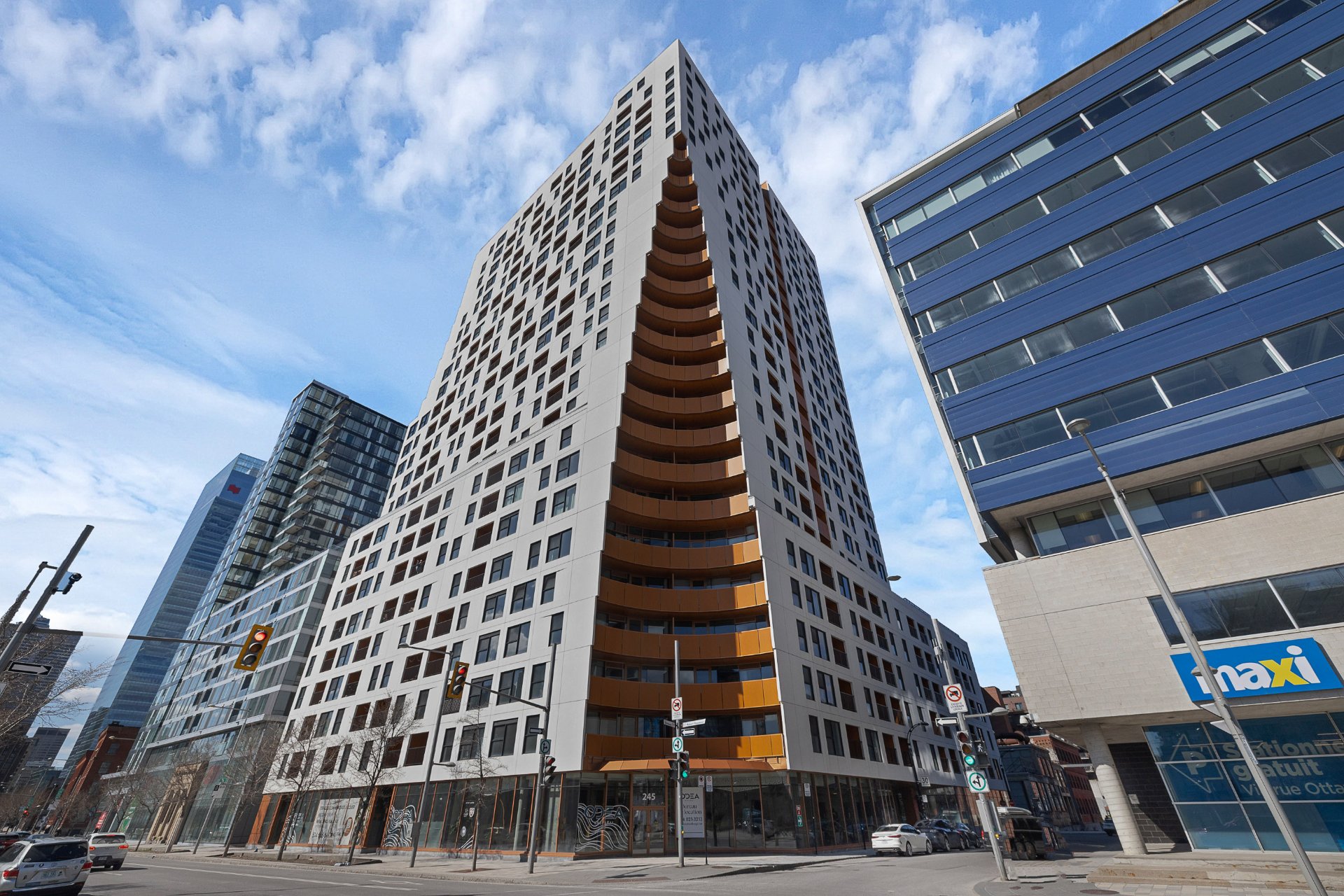 245 Boul. Robert-Bourassa — photo 1
