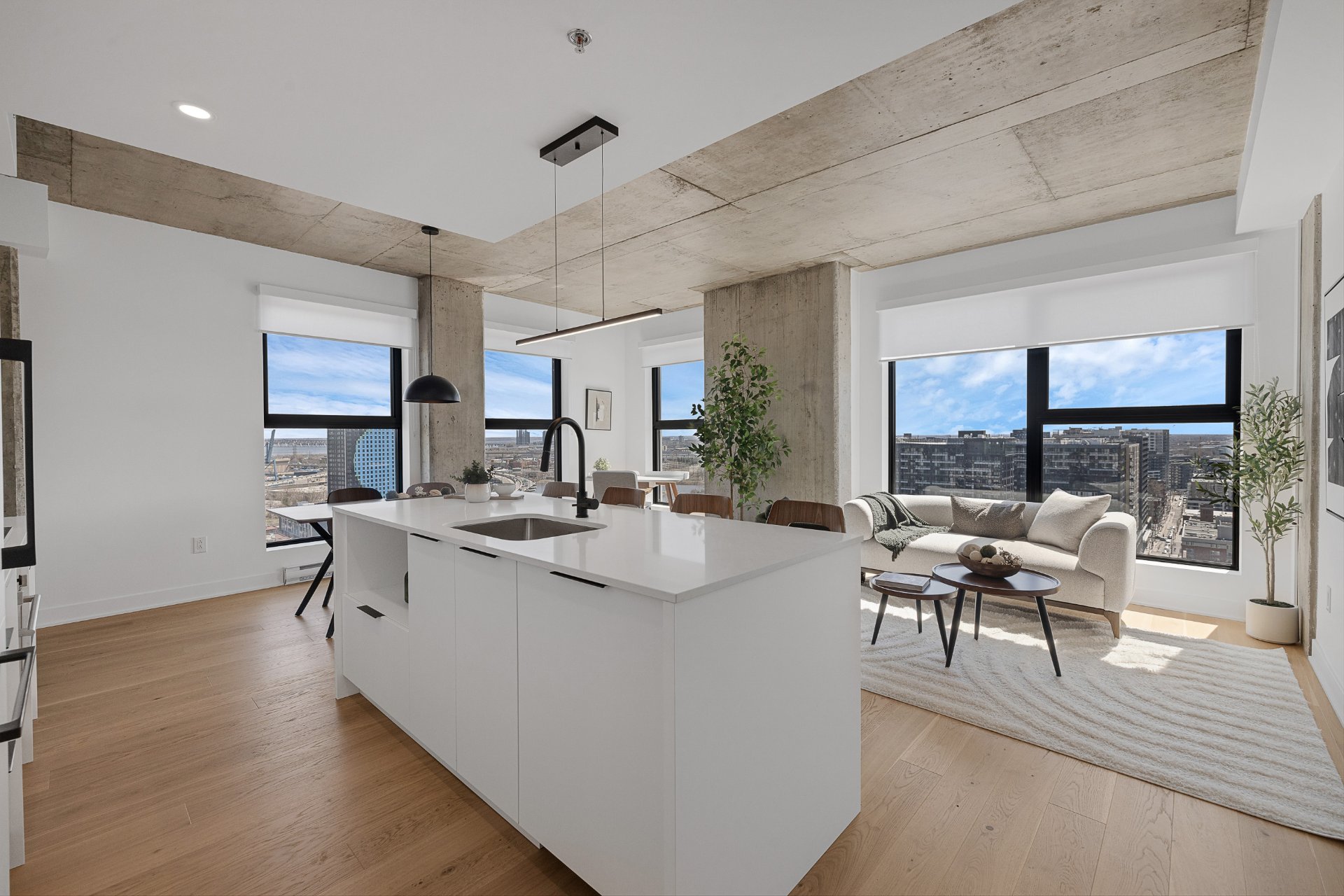 245 Boul. Robert-Bourassa — photo 3