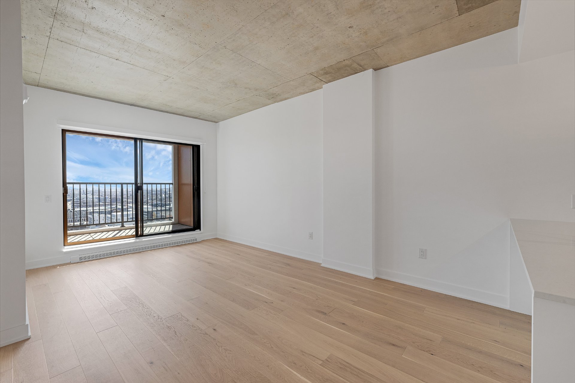 245 Boul. Robert-Bourassa — photo 2