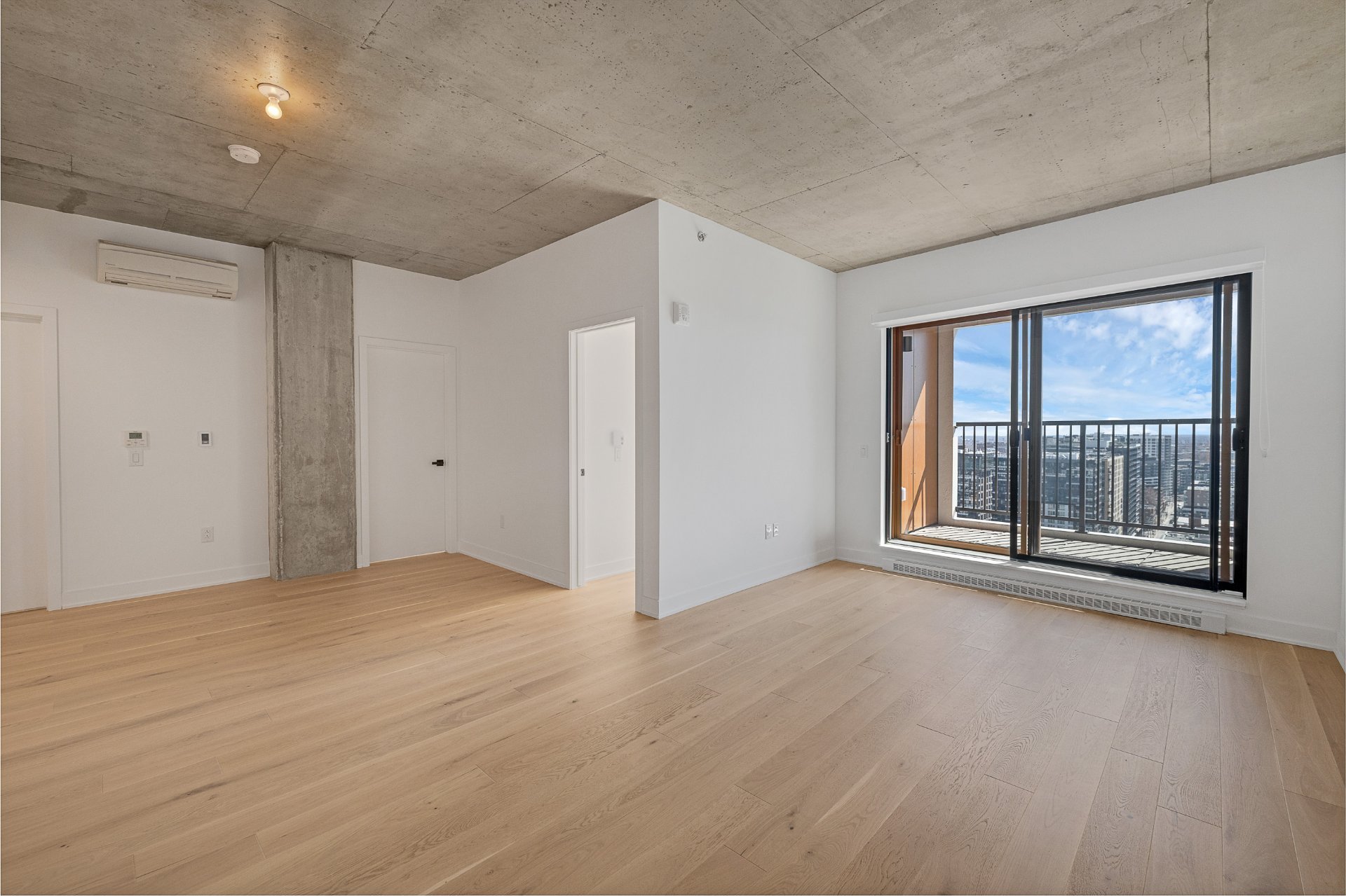 245 Boul. Robert-Bourassa — photo 1