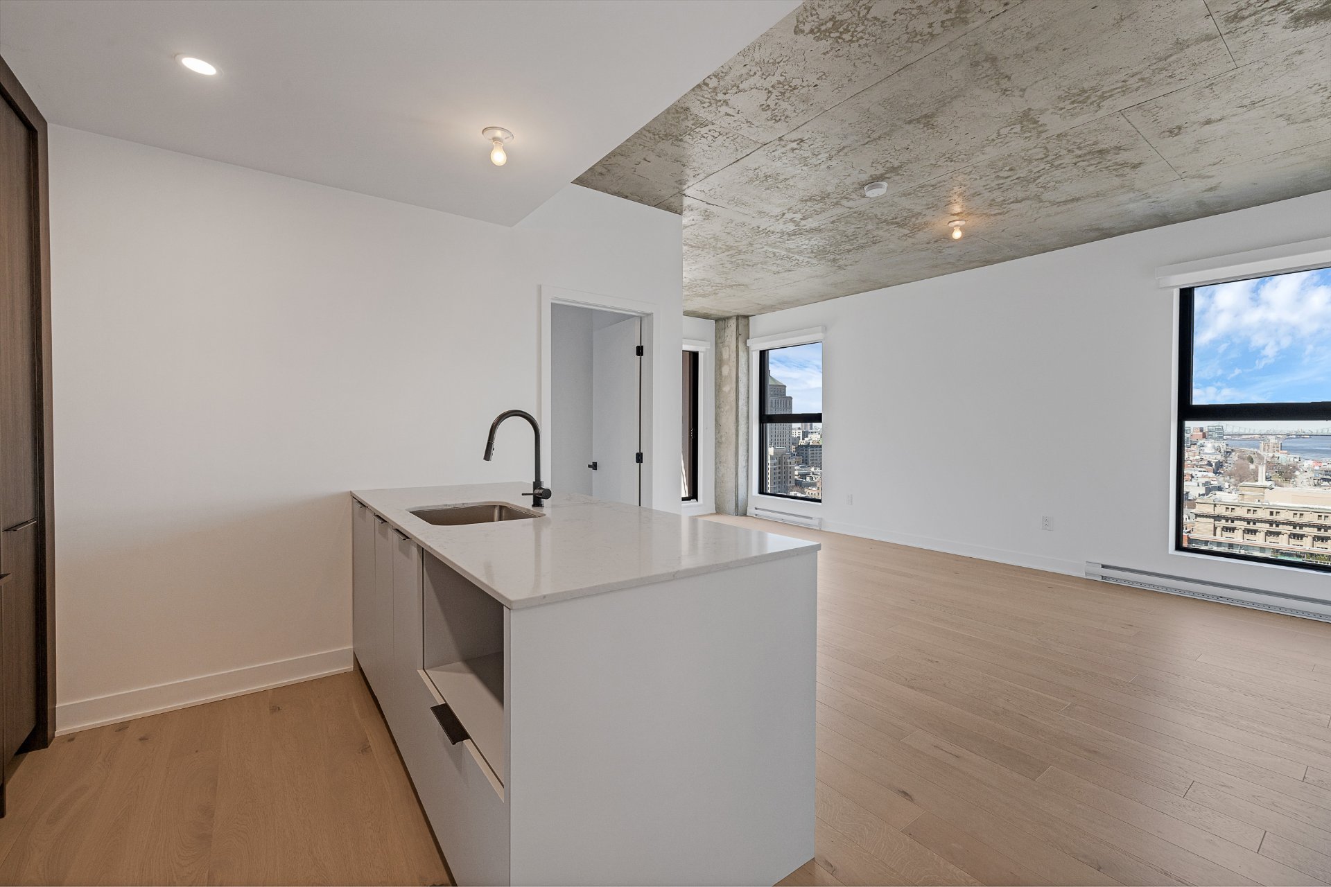 245 Boul. Robert-Bourassa — photo 2