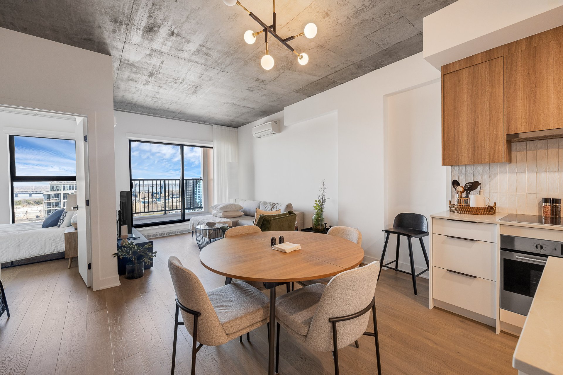 245 Boul. Robert-Bourassa — photo 3