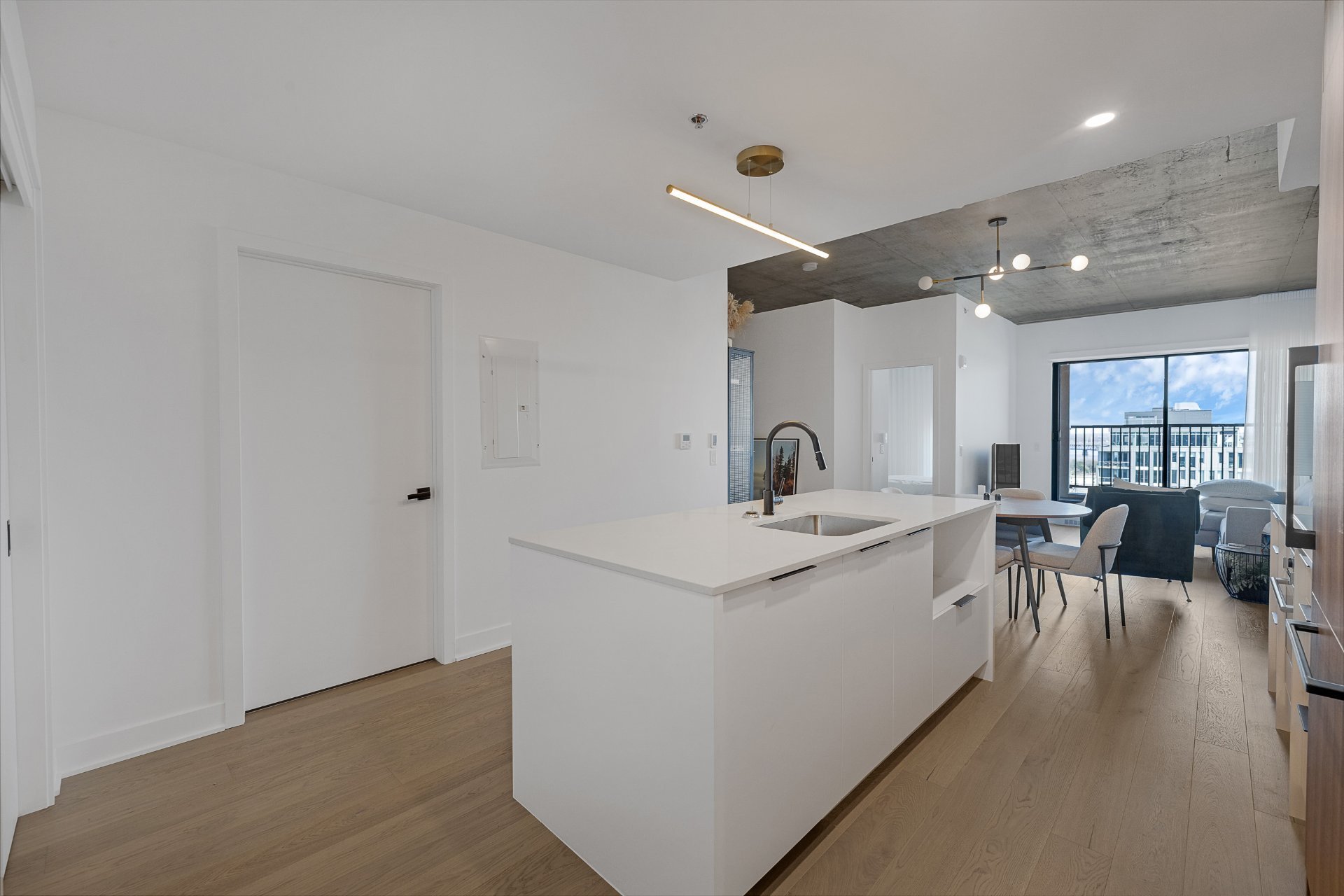 245 Boul. Robert-Bourassa — photo 1