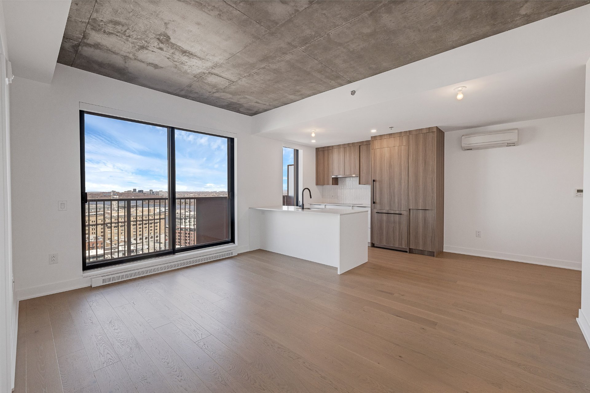 245 Boul. Robert-Bourassa — photo 2