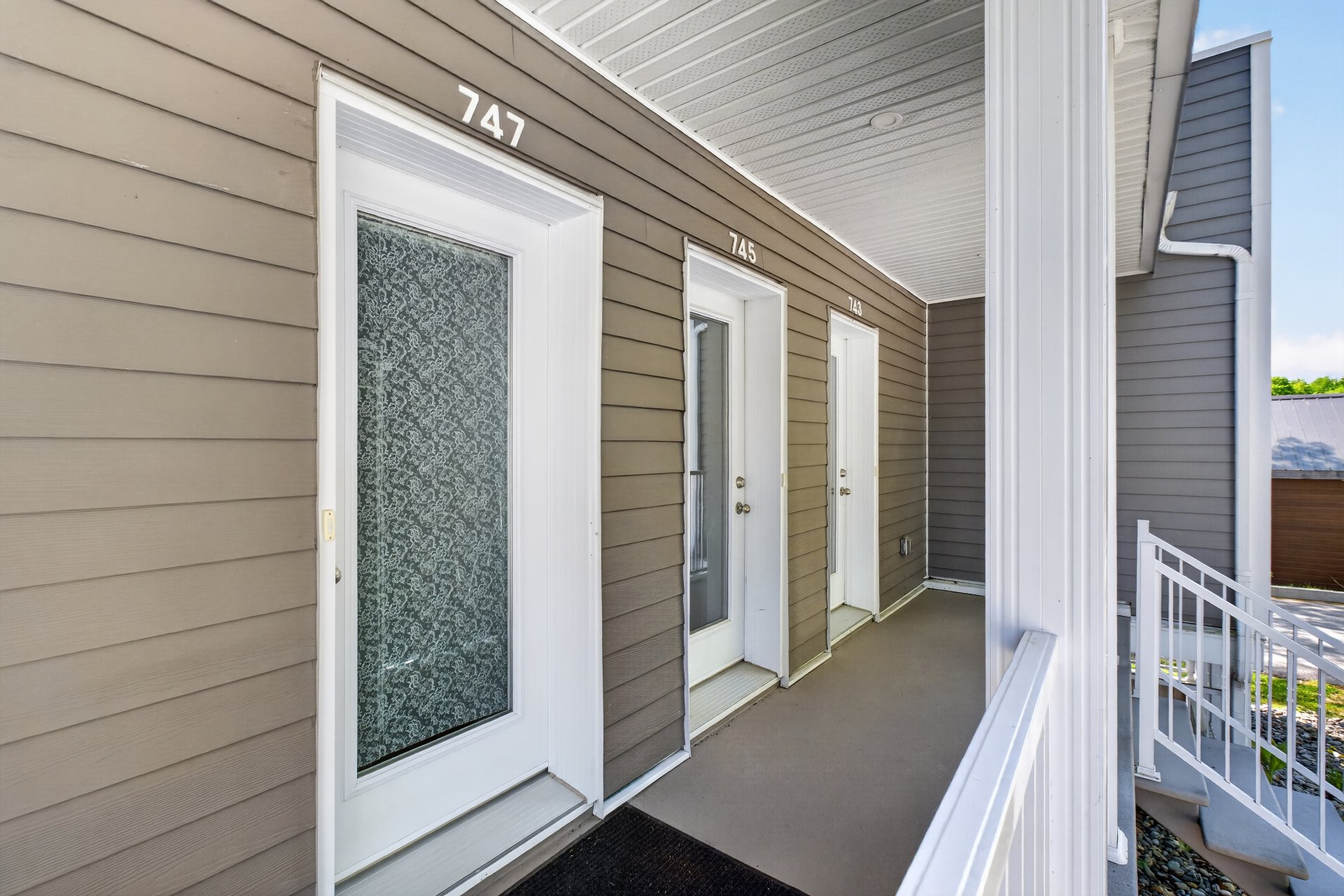 747 Rue Goupil — photo 3