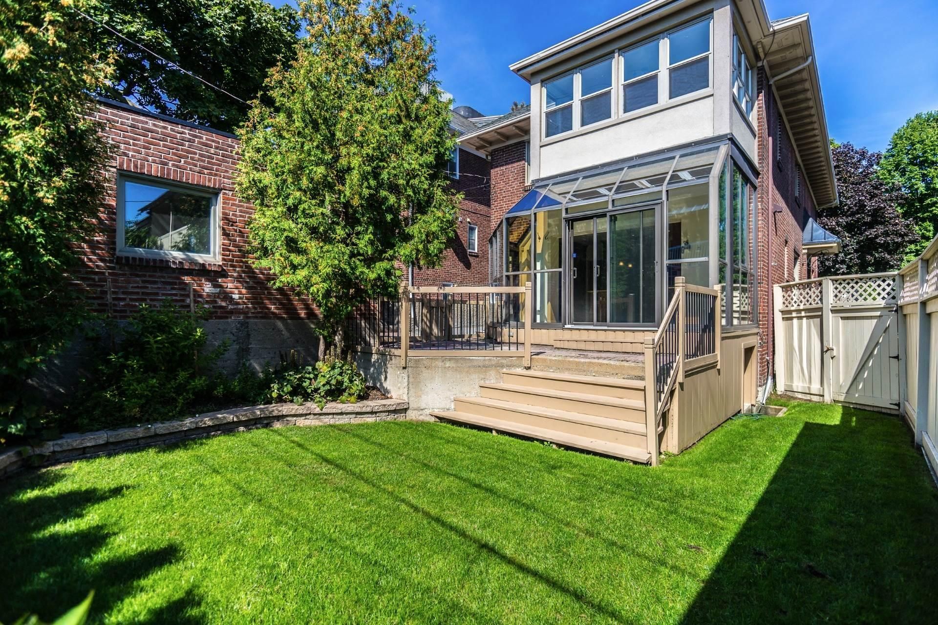 652 Av. Roslyn — photo 1
