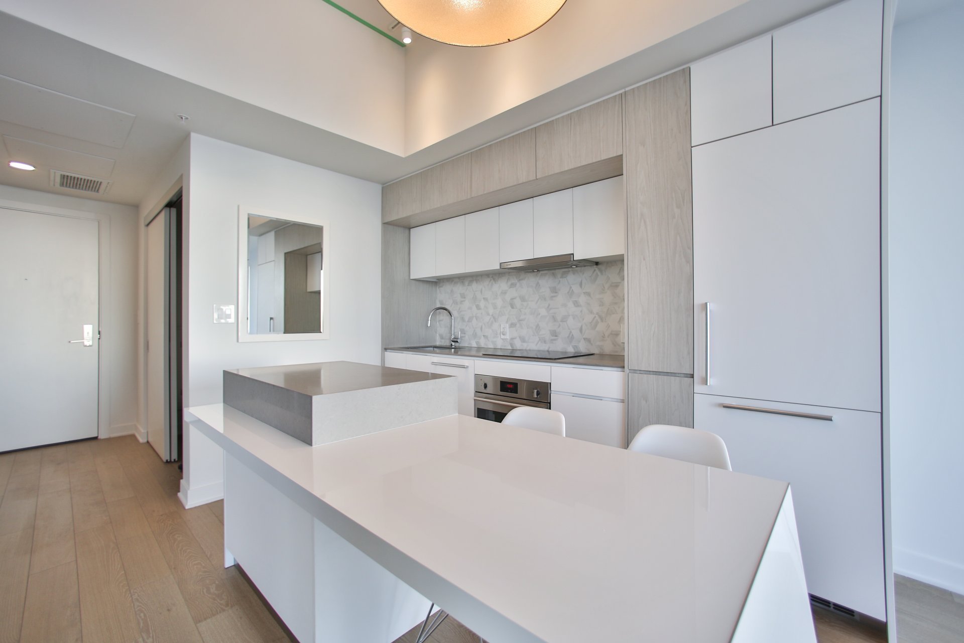 1188 Rue St-Antoine O. — photo 2