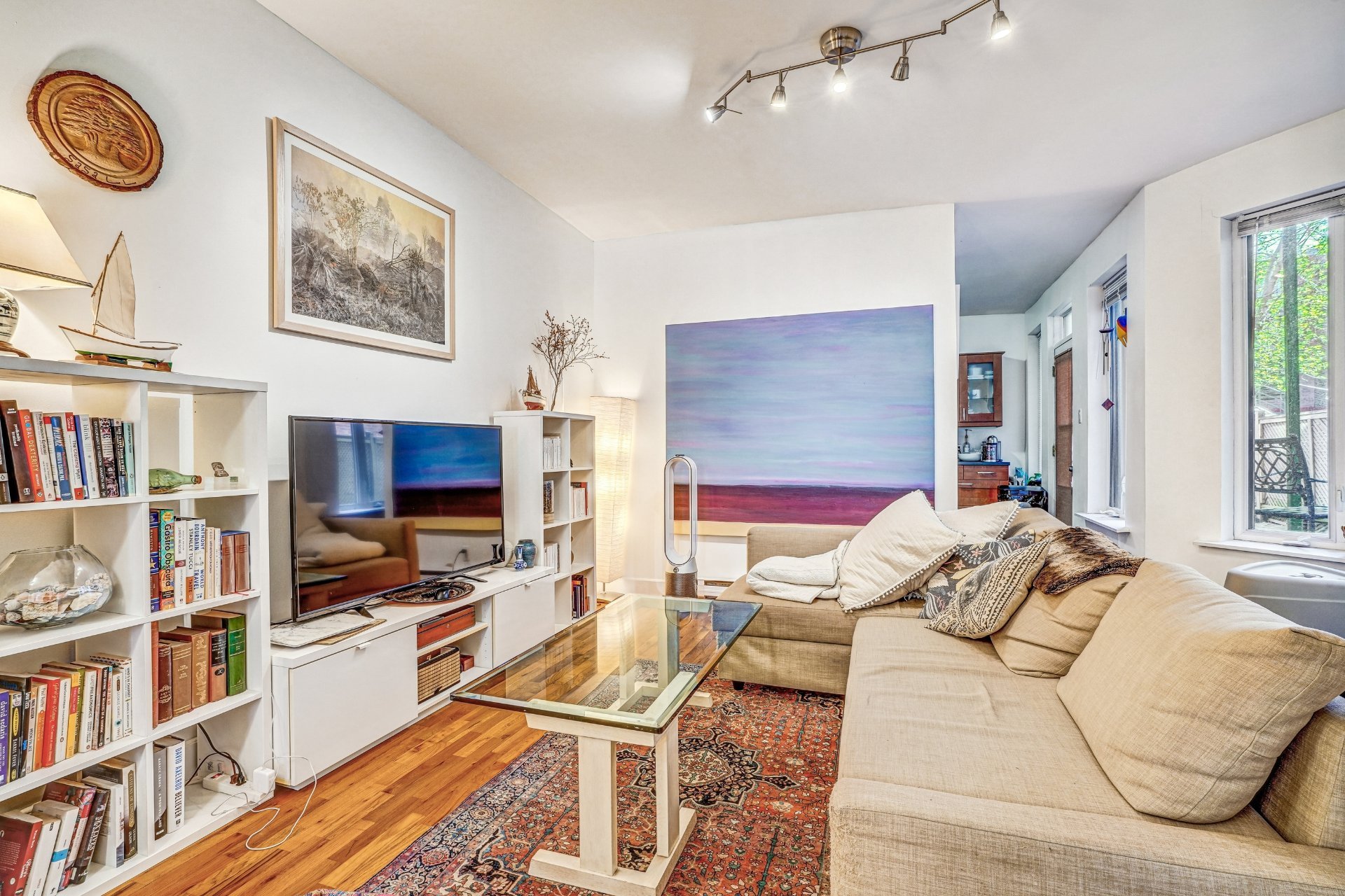 781 Av. Brewster — photo 3