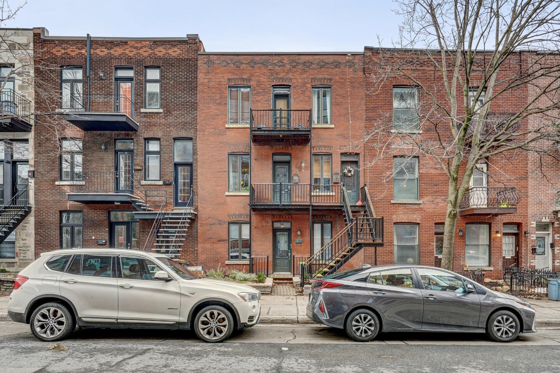 781 Av. Brewster — photo 1