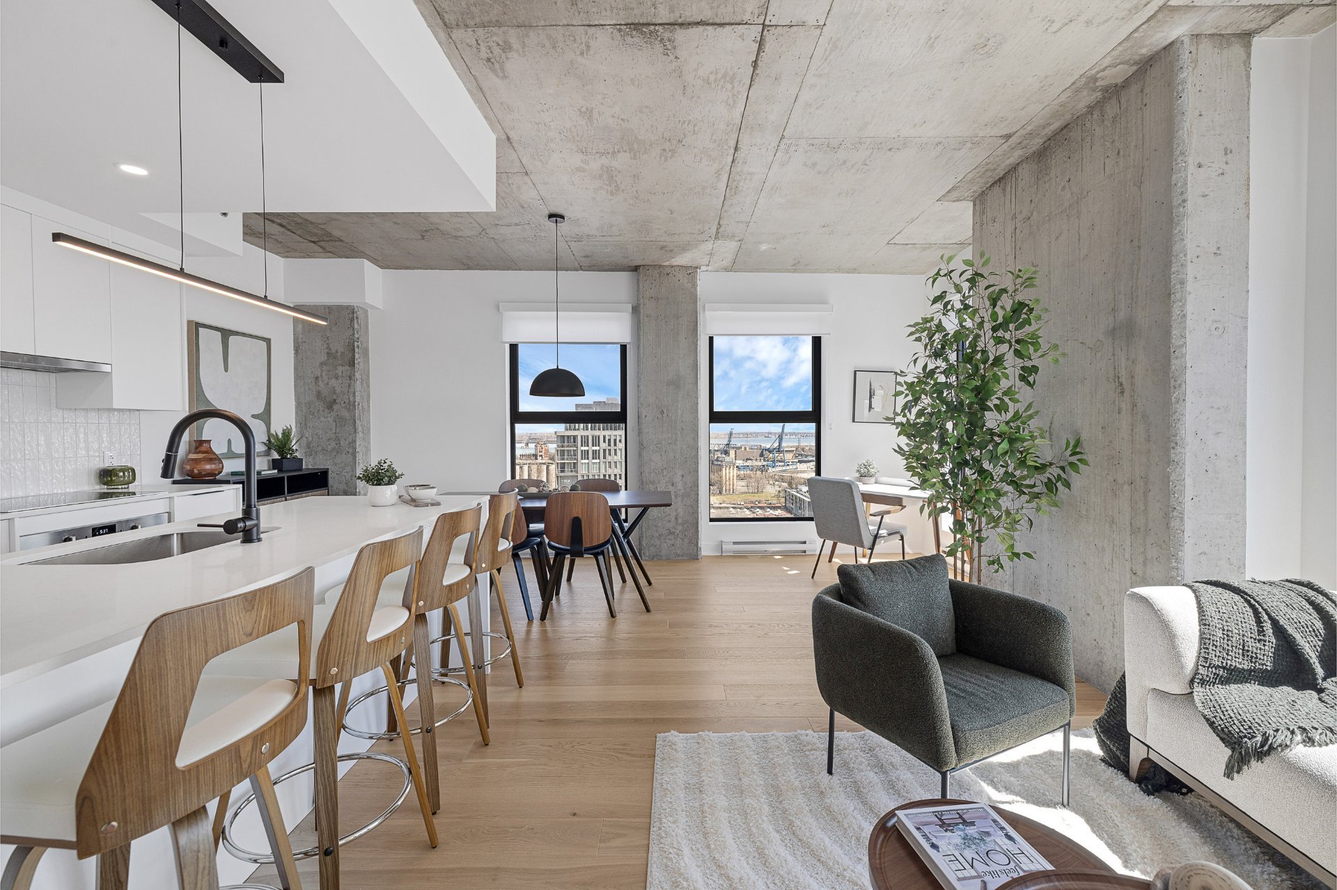 245 Boul. Robert-Bourassa — photo 1