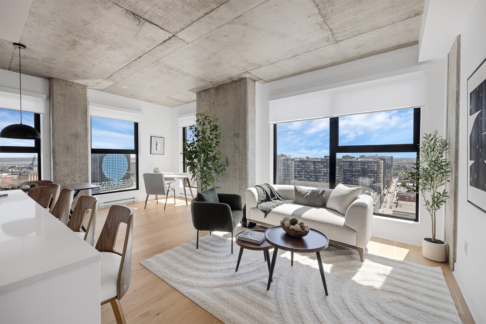 245 Boul. Robert-Bourassa — photo 1