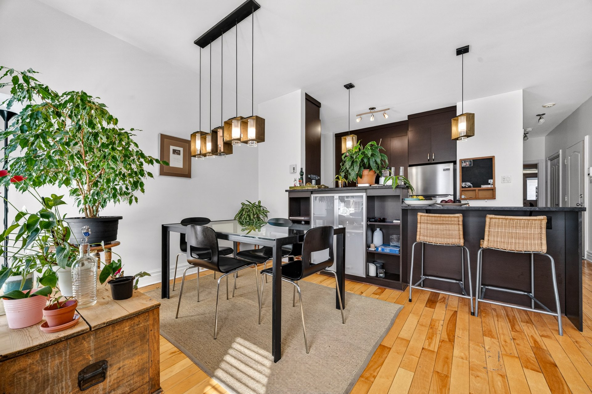 3774 Rue Ontario E. — photo 1