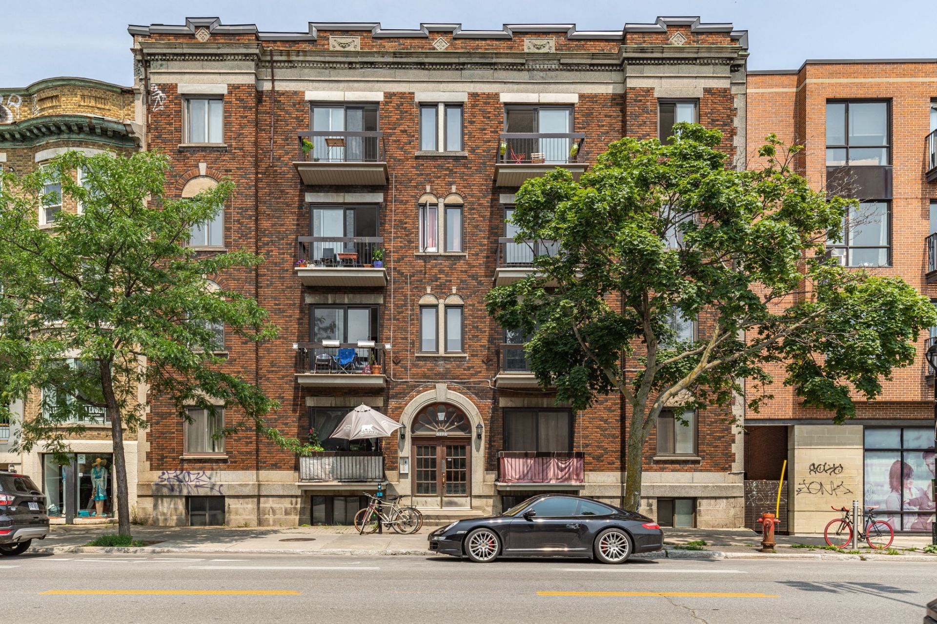 5221 Av. du Parc — photo 1