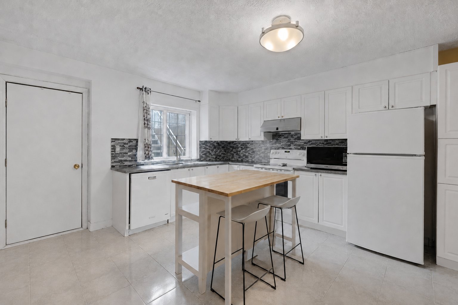 5541 Av. MacDonald — photo 3
