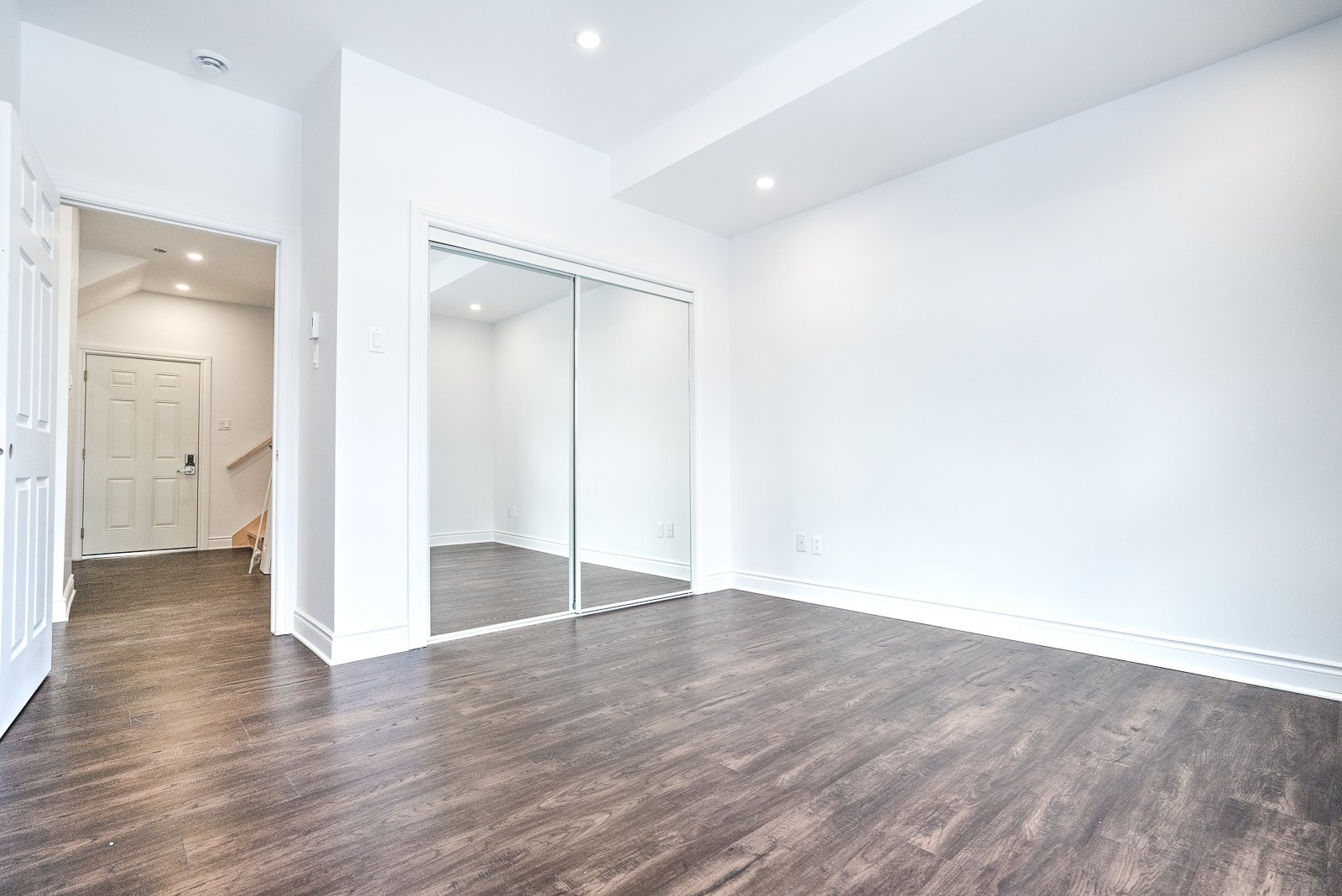 20 Rue Larocque O. — photo 3