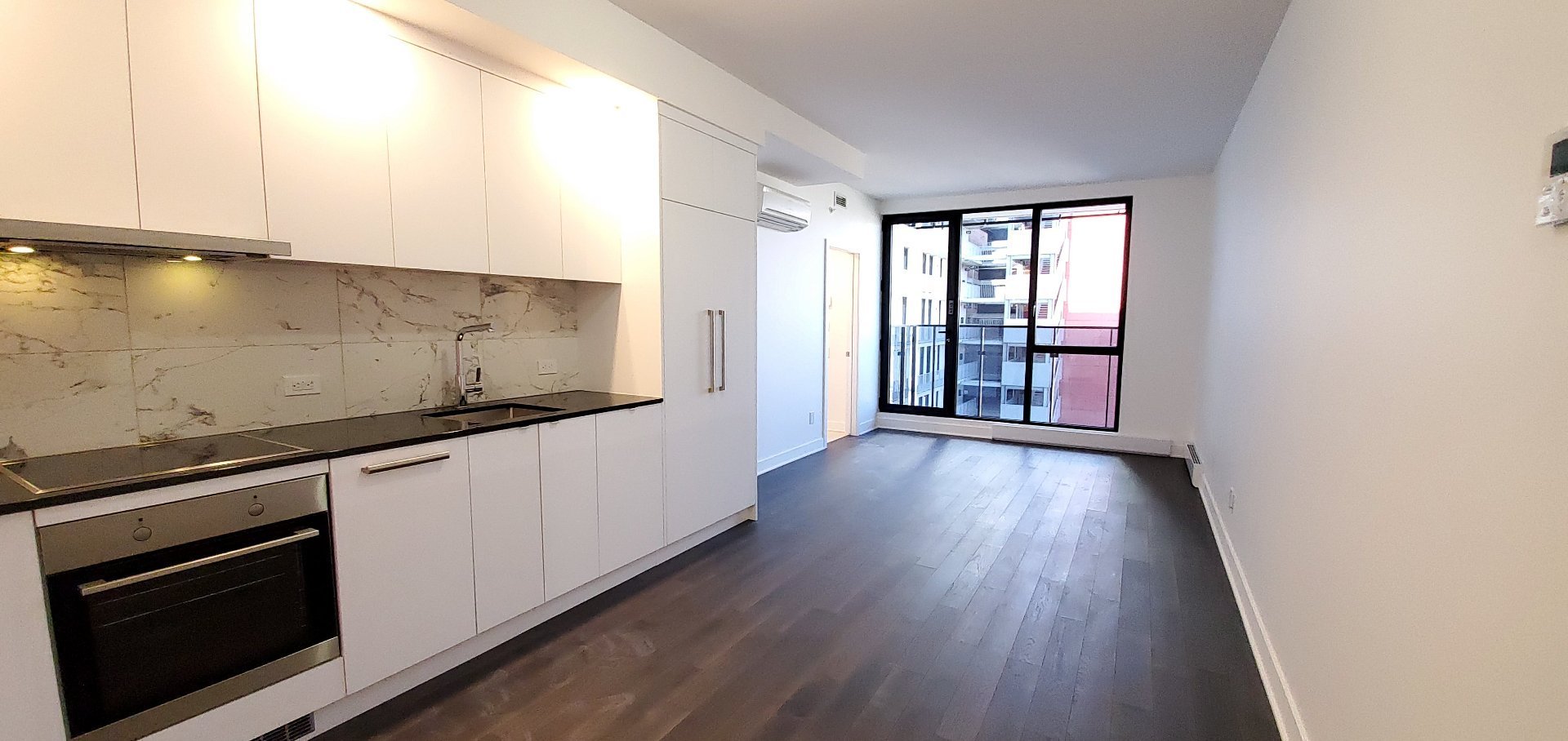 1 Boul. De Maisonneuve O. — photo 1