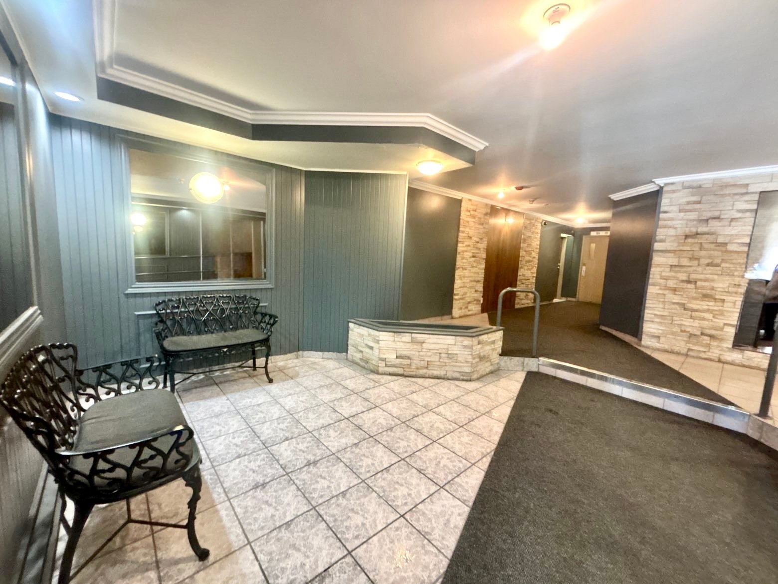600 Boul. de la Côte-Vertu — photo 3