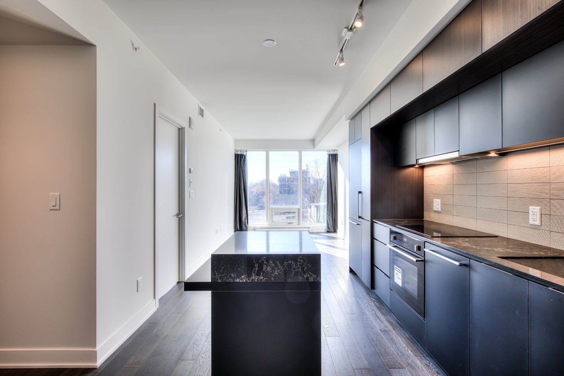 1288 Rue St-Antoine O. — photo 3