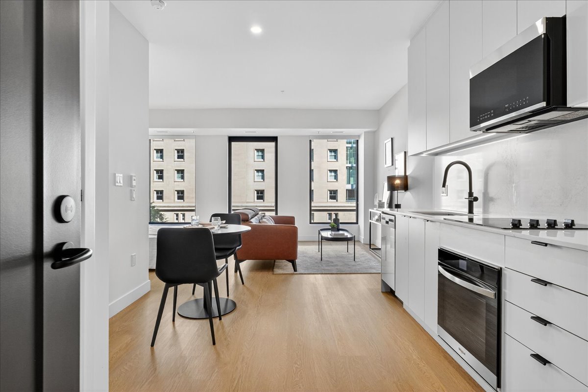 1245 Rue Sherbrooke O. — photo 2
