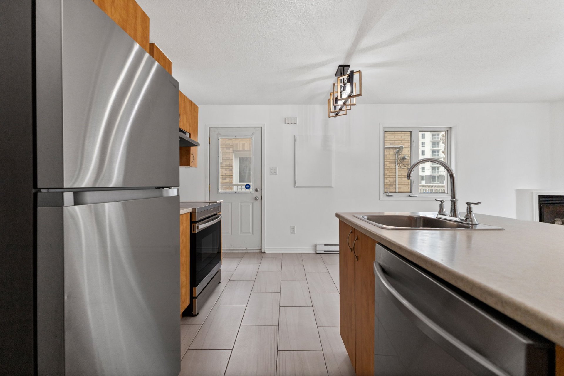 325 Rue Champlain — photo 3