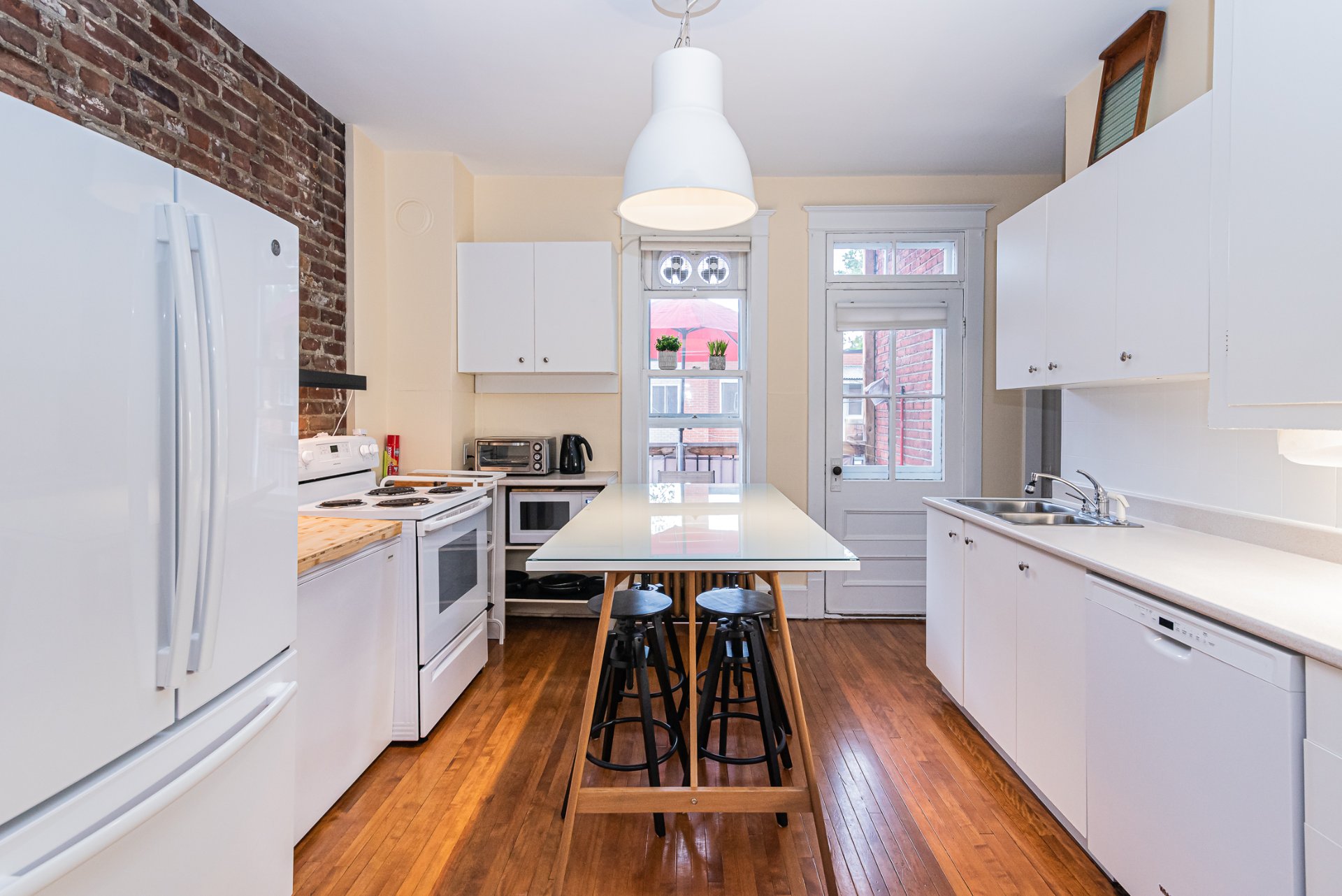 2302 Av. Regent — photo 3