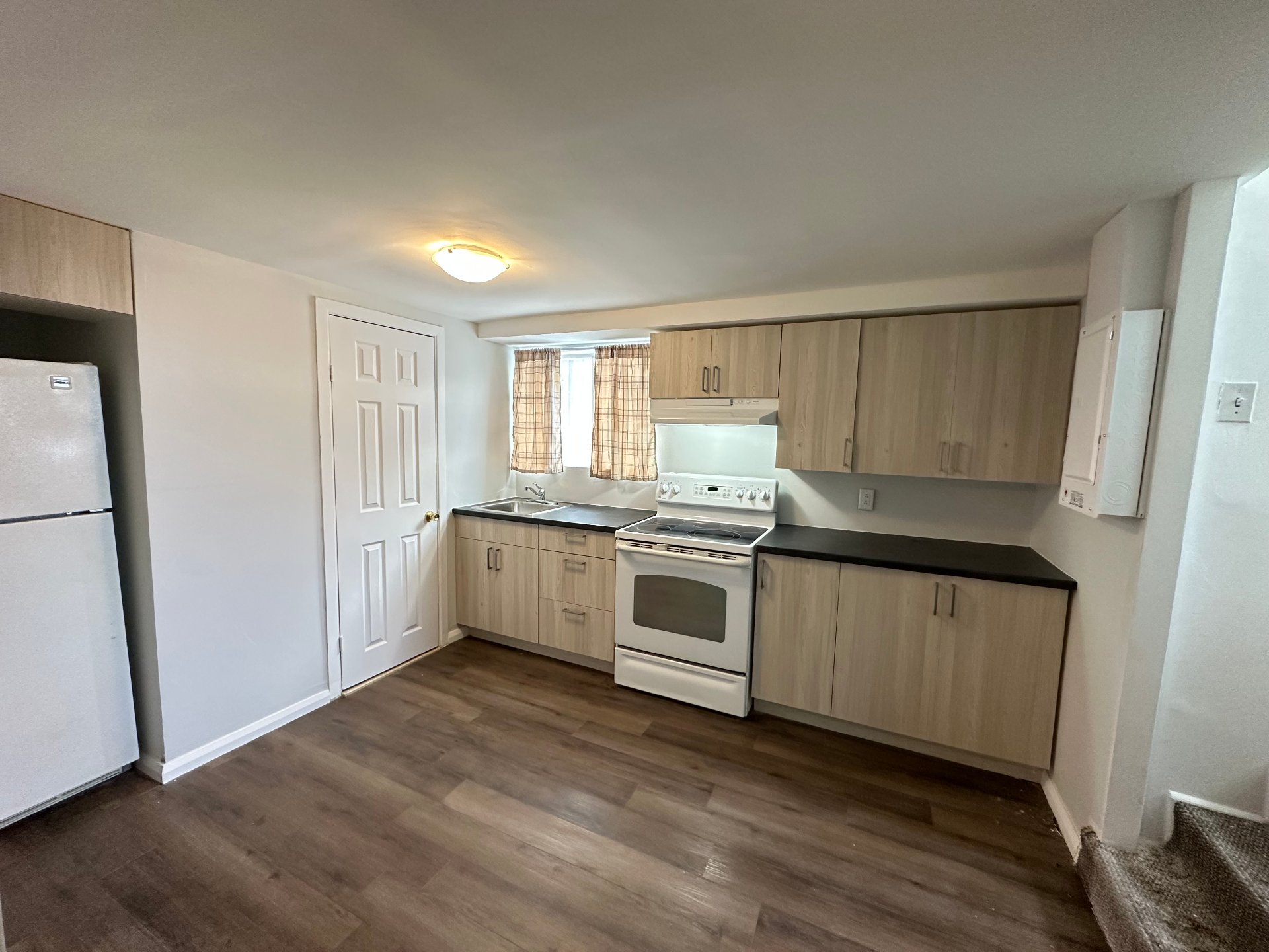 595 Av. Marshall — photo 2