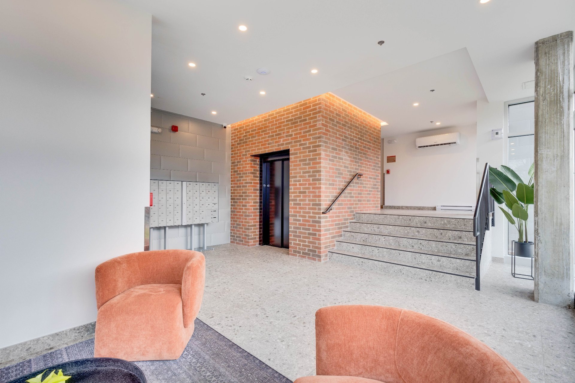 1620 Boul. de la Côte-Vertu — photo 3