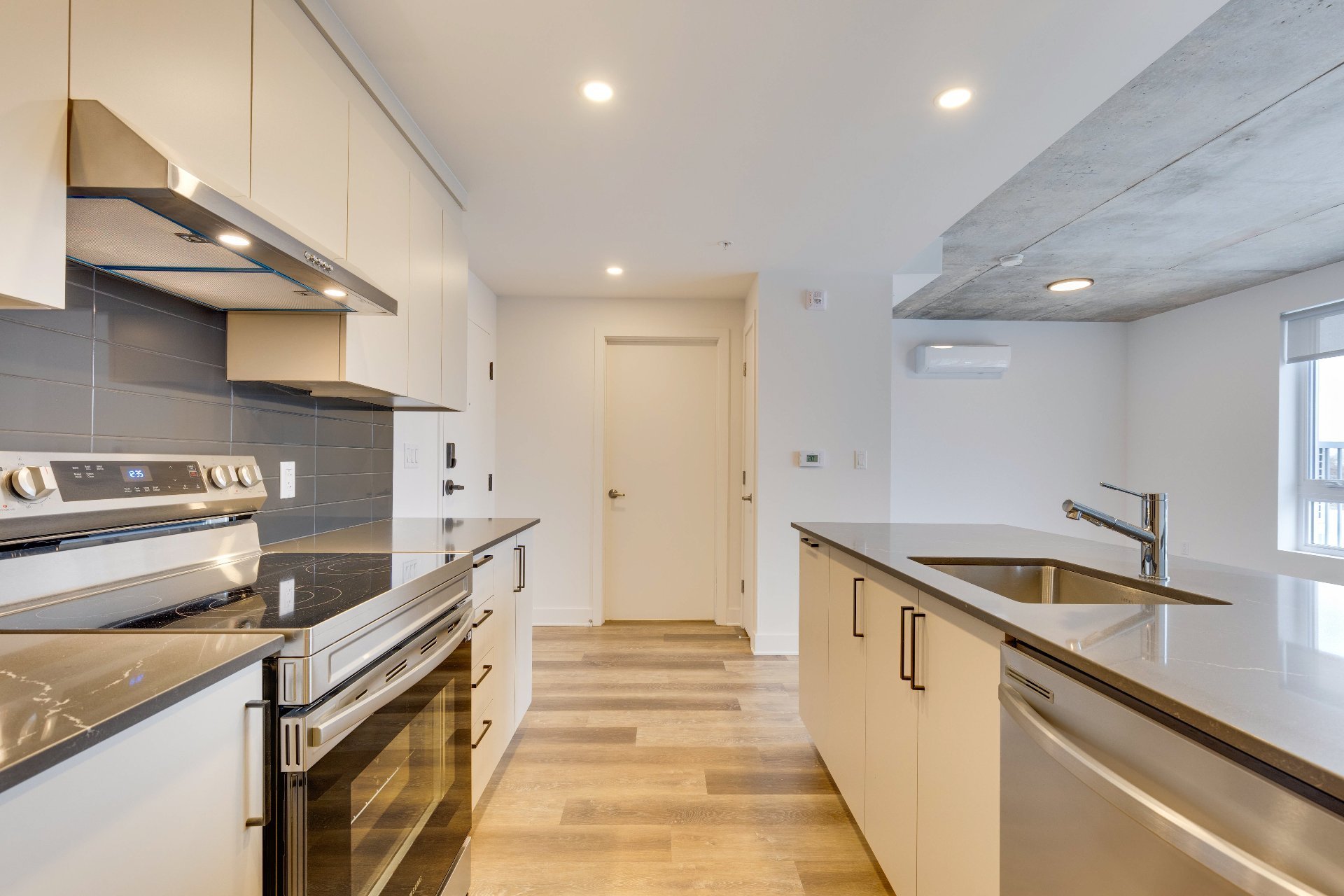 1620 Boul. de la Côte-Vertu — photo 3