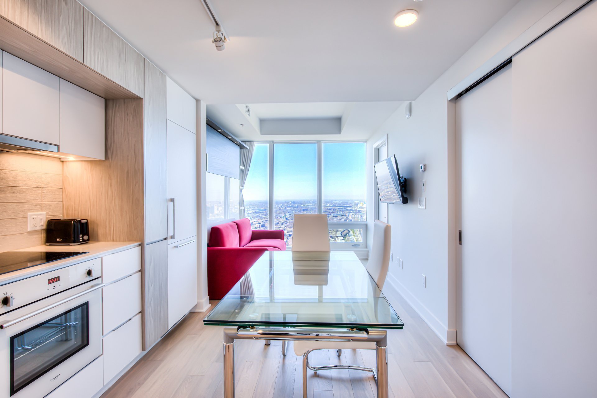 1288 Rue St-Antoine O. — photo 2