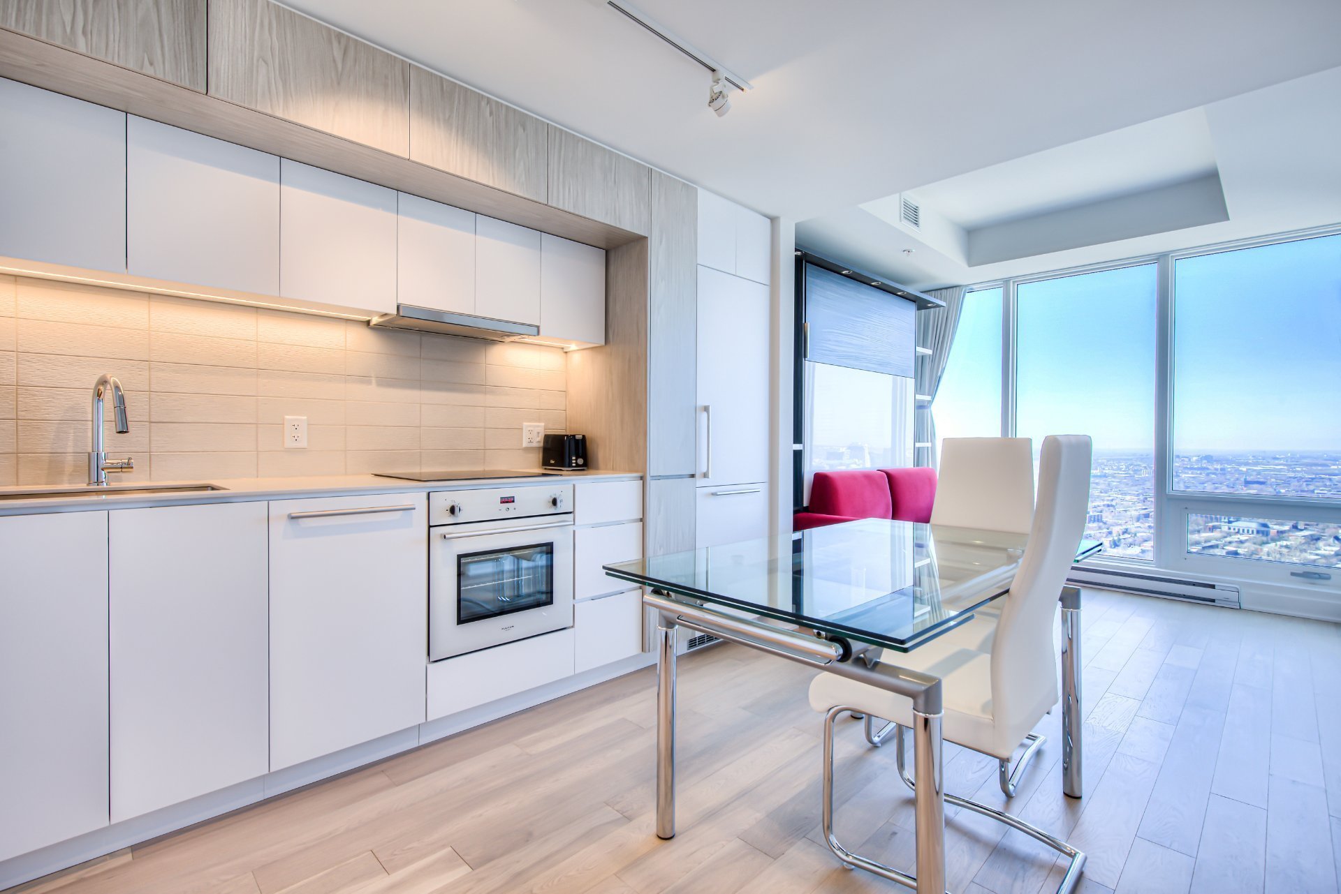 1288 Rue St-Antoine O. — photo 3